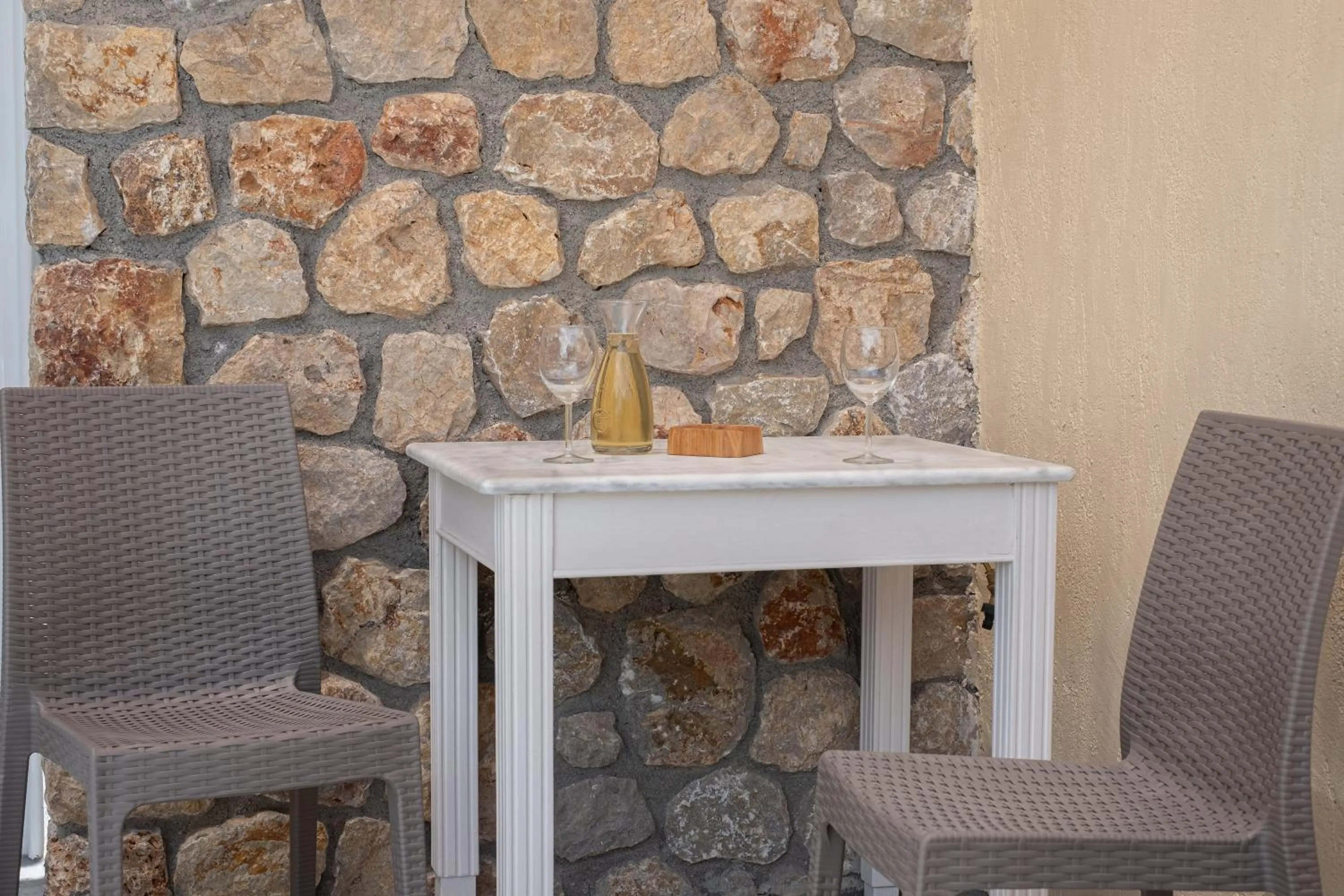 Cyclops Beach Apartments