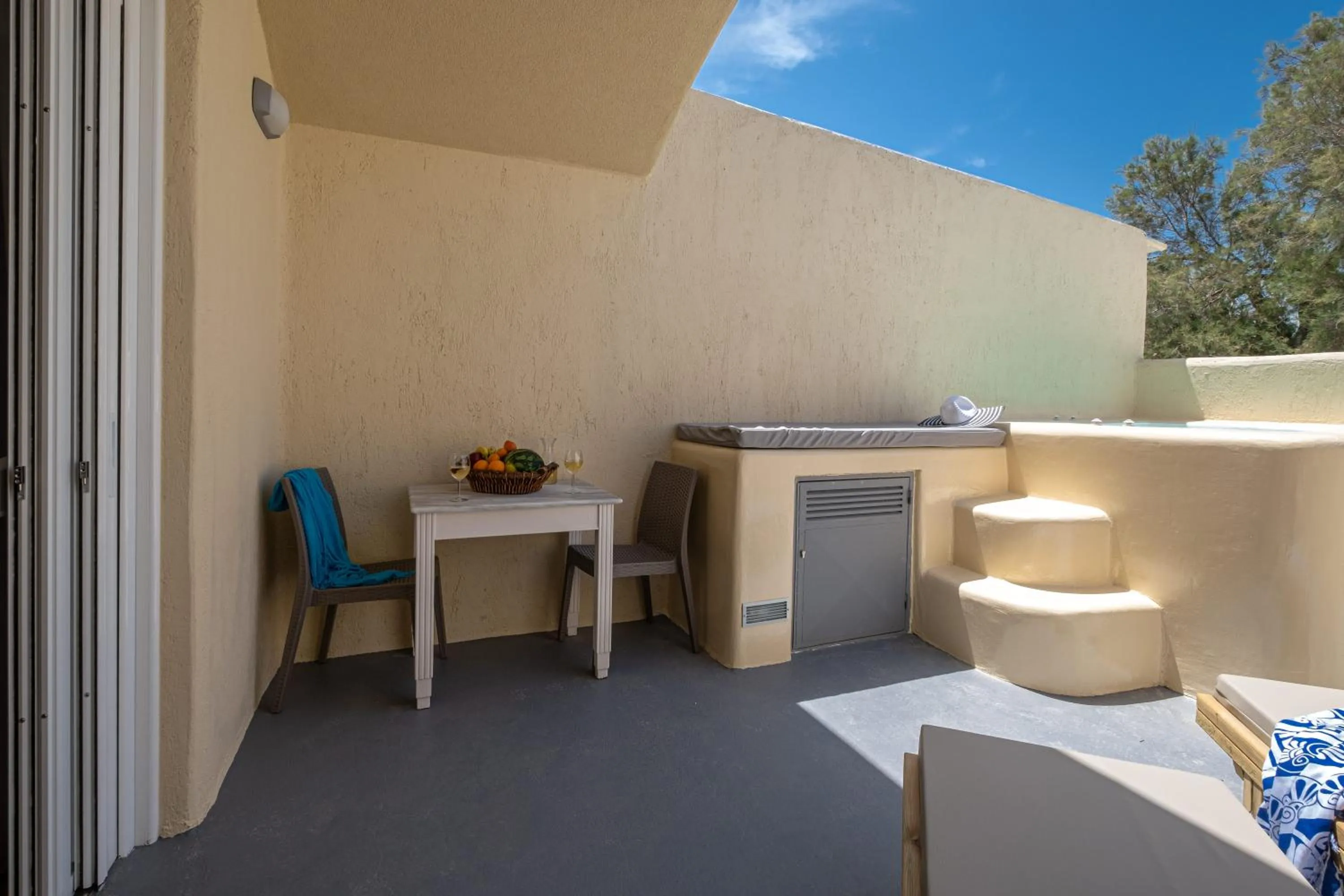 Cyclops Beach Apartments