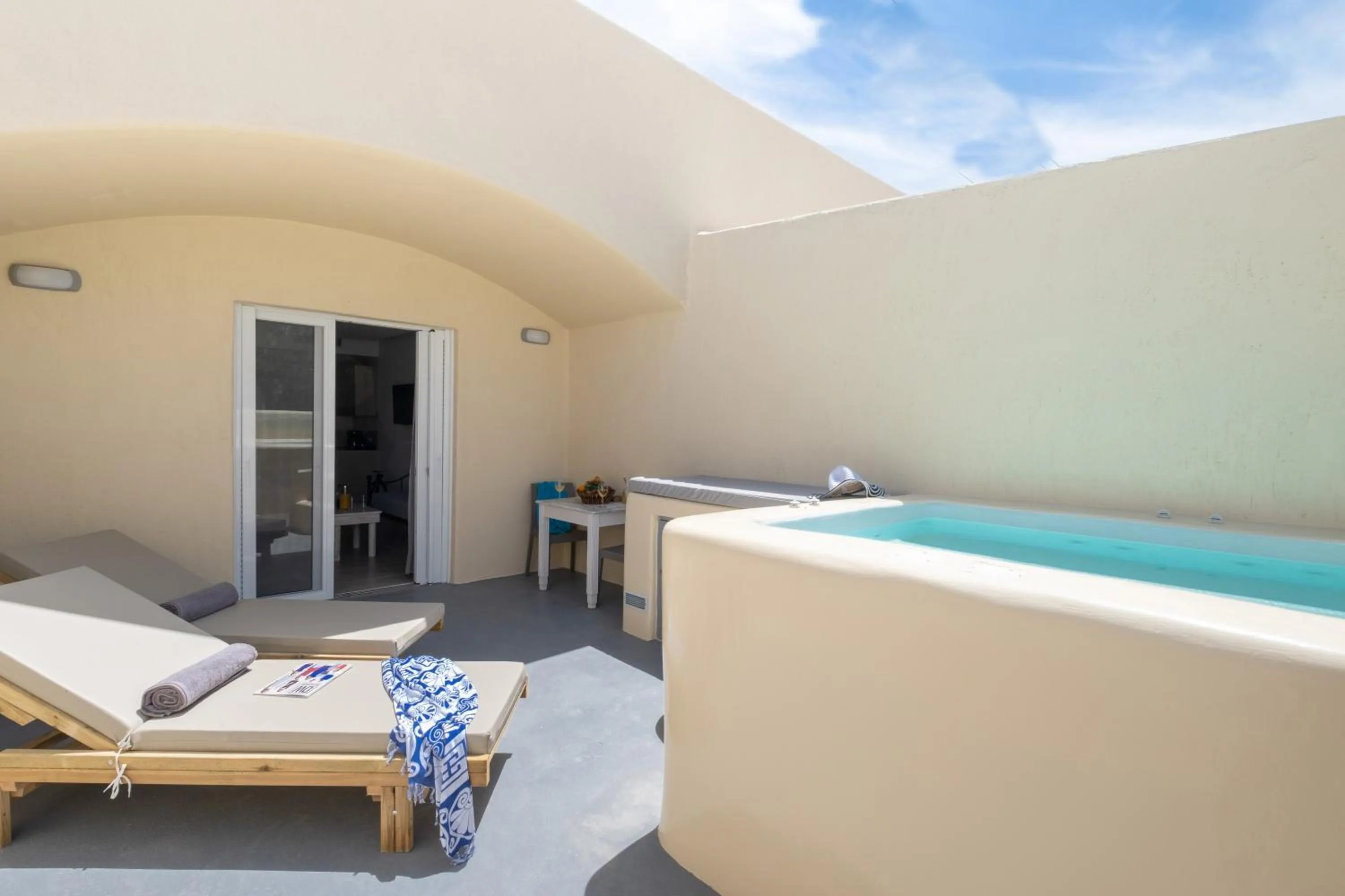 Cyclops Beach Apartments