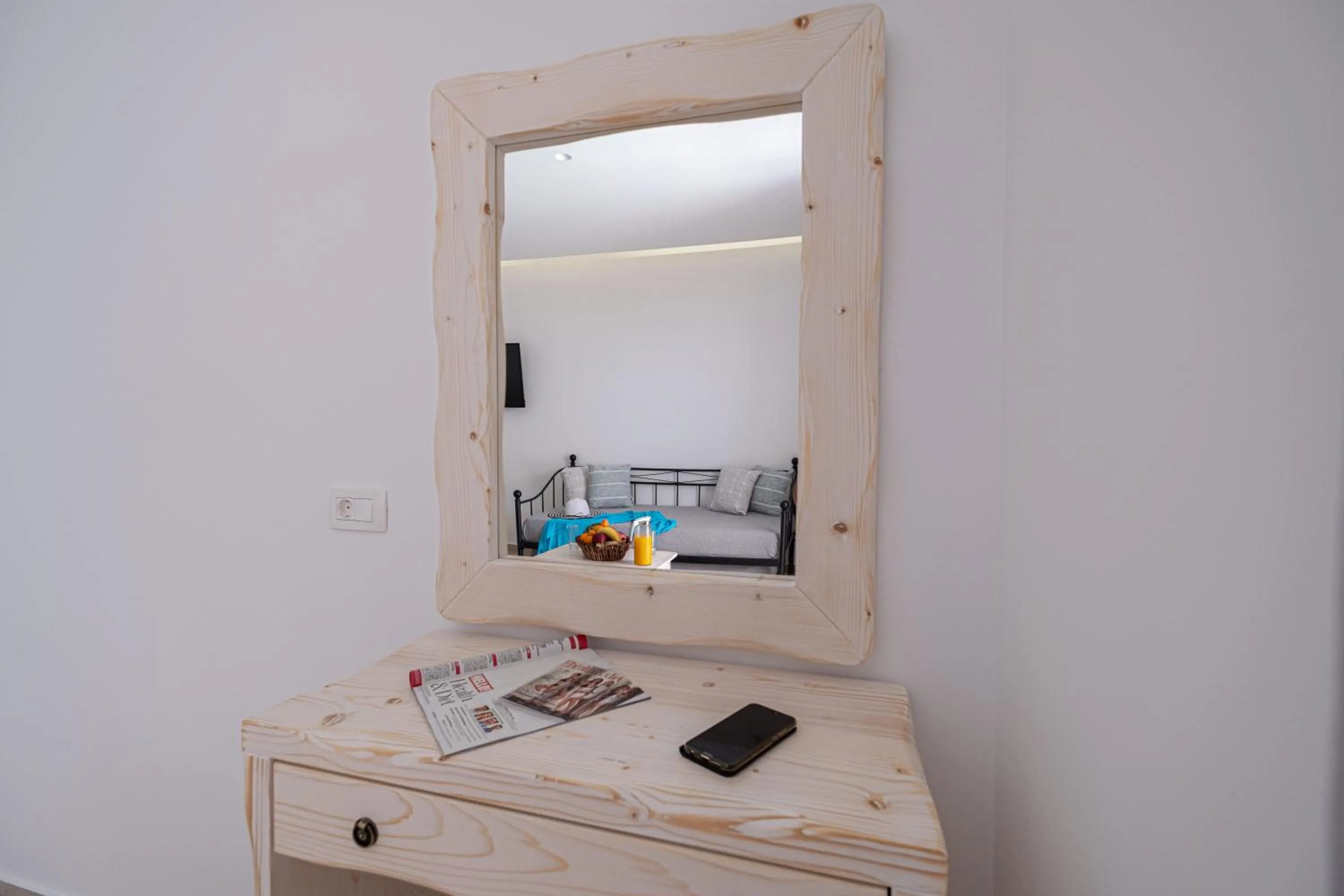 Bed in Cyclops Beach Apartments