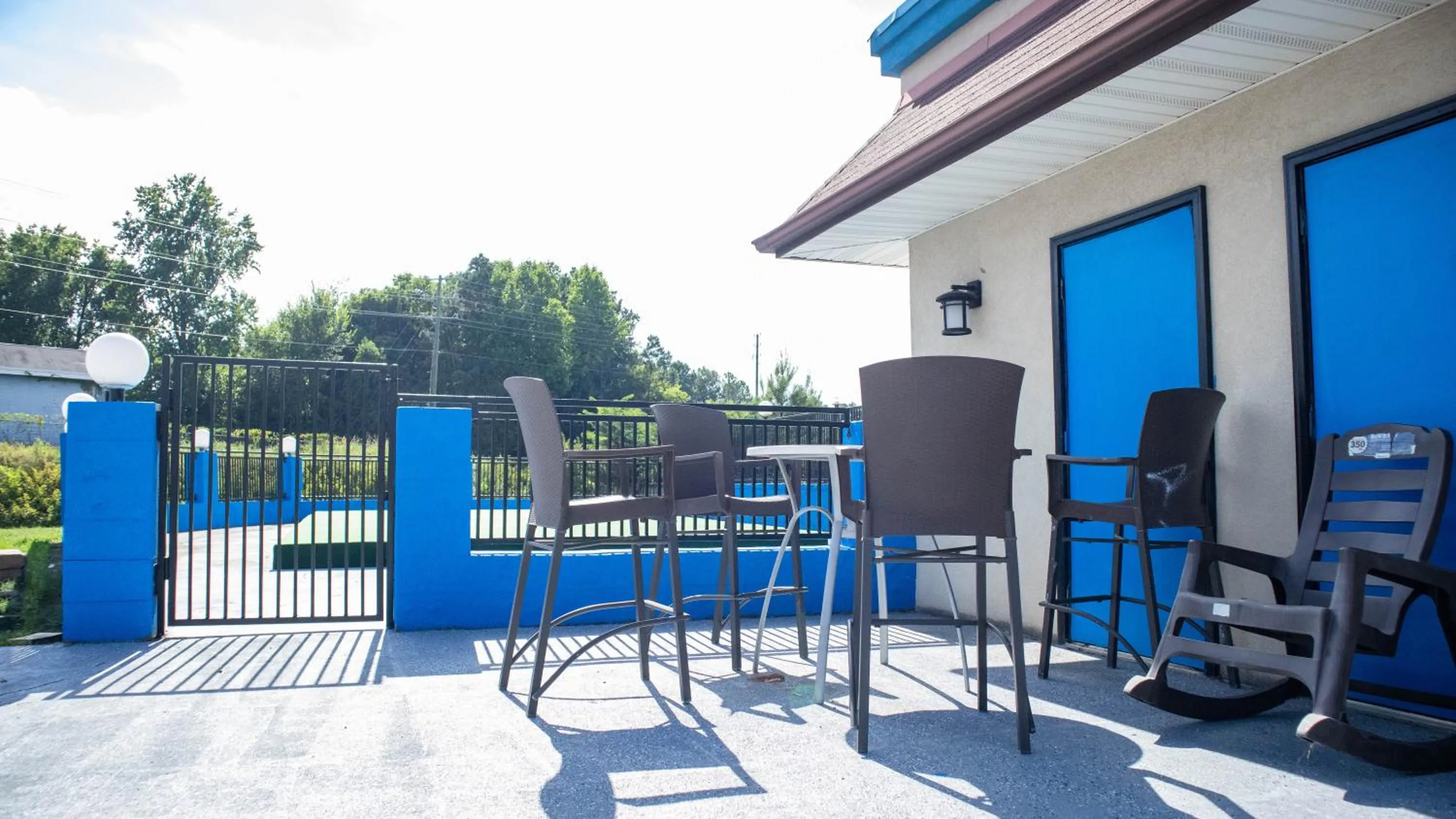Seating area in Executive Inn Yanceyville