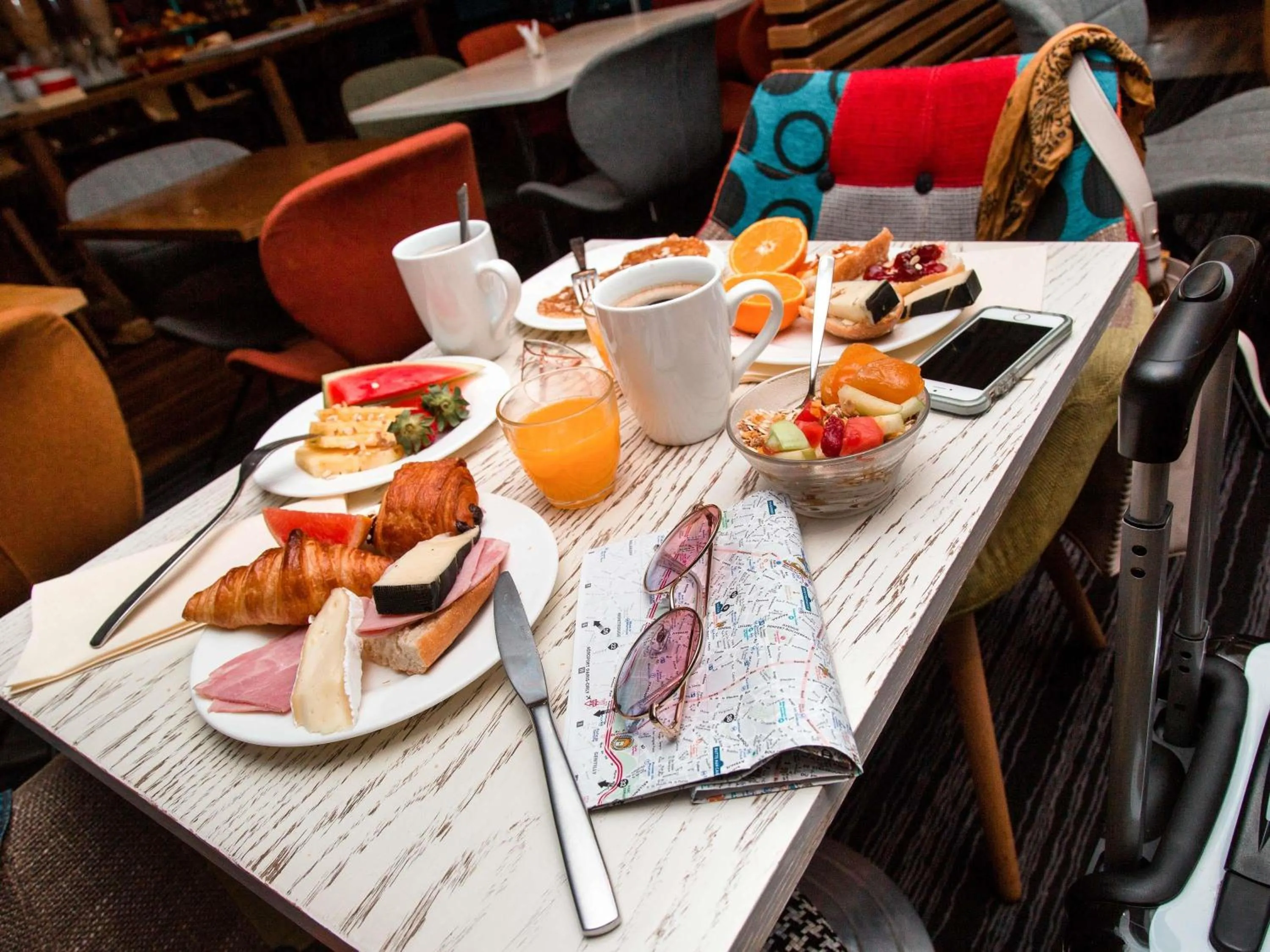 Restaurant/places to eat in ibis Styles Chaumont Centre Gare