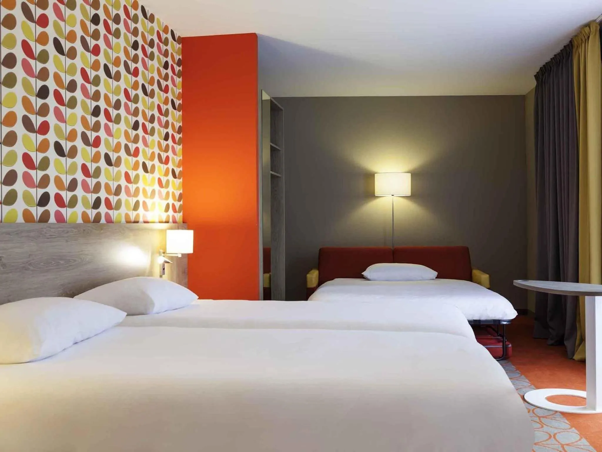 Bedroom, Bed in ibis Styles Chaumont Centre Gare