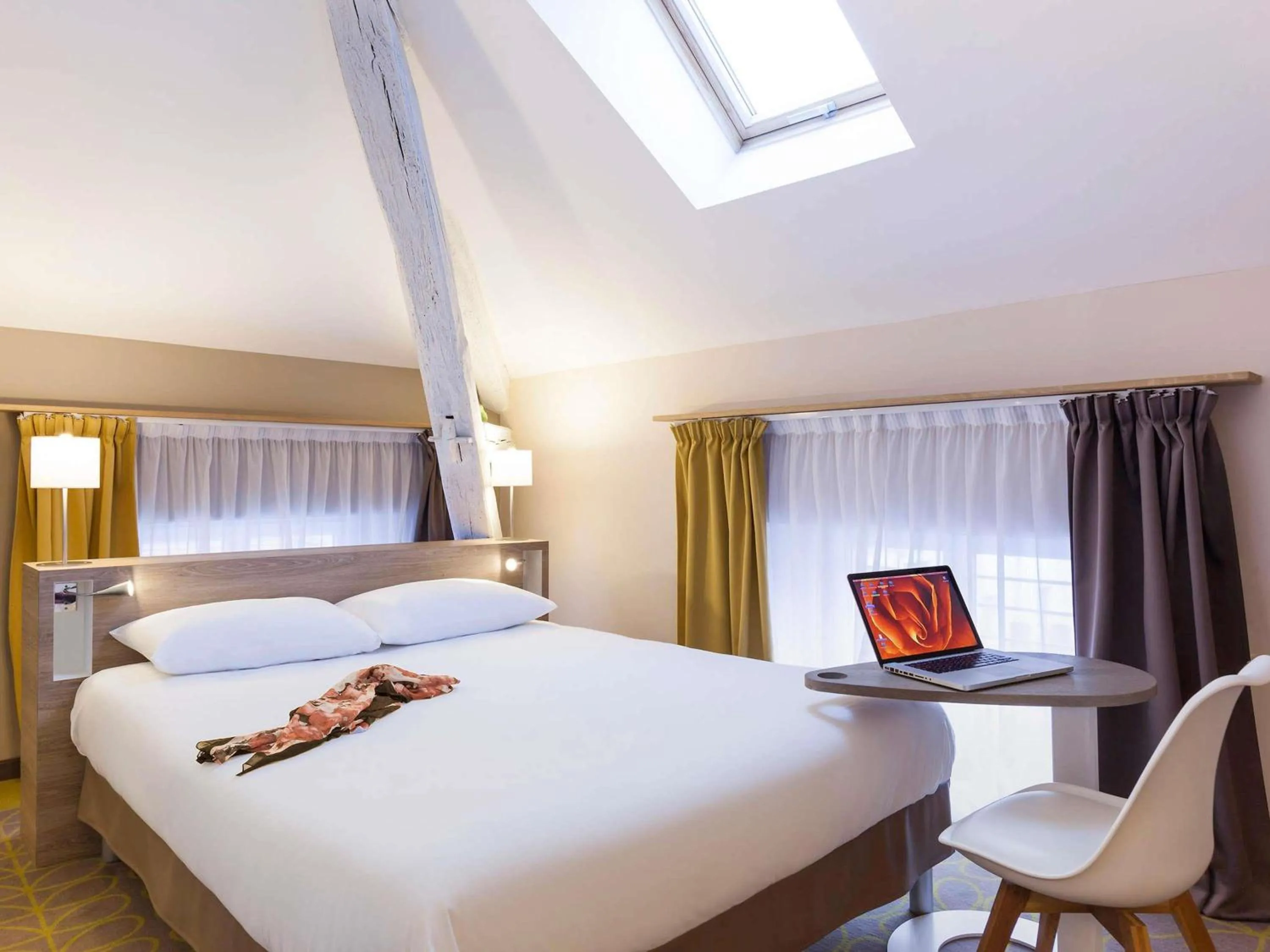 Bedroom, Bed in ibis Styles Chaumont Centre Gare