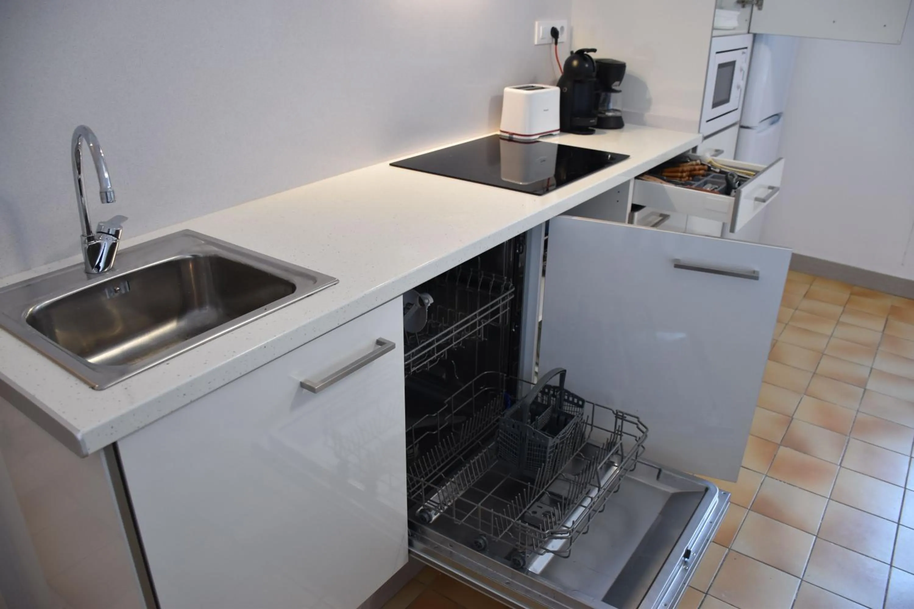Kitchen or kitchenette in Rosesapparts A20deMar Triplex
