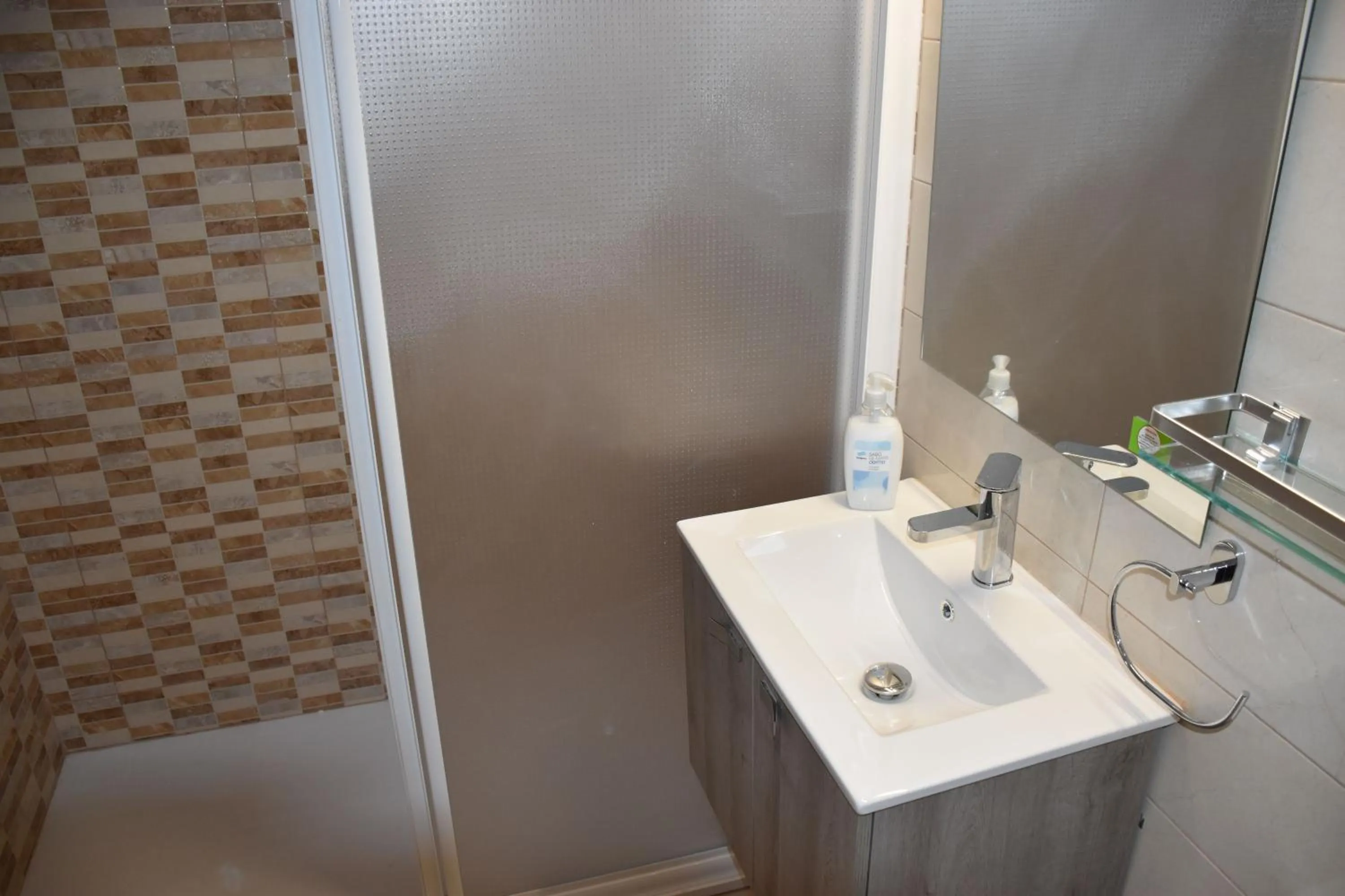 Bathroom in Rosesapparts A20deMar Triplex
