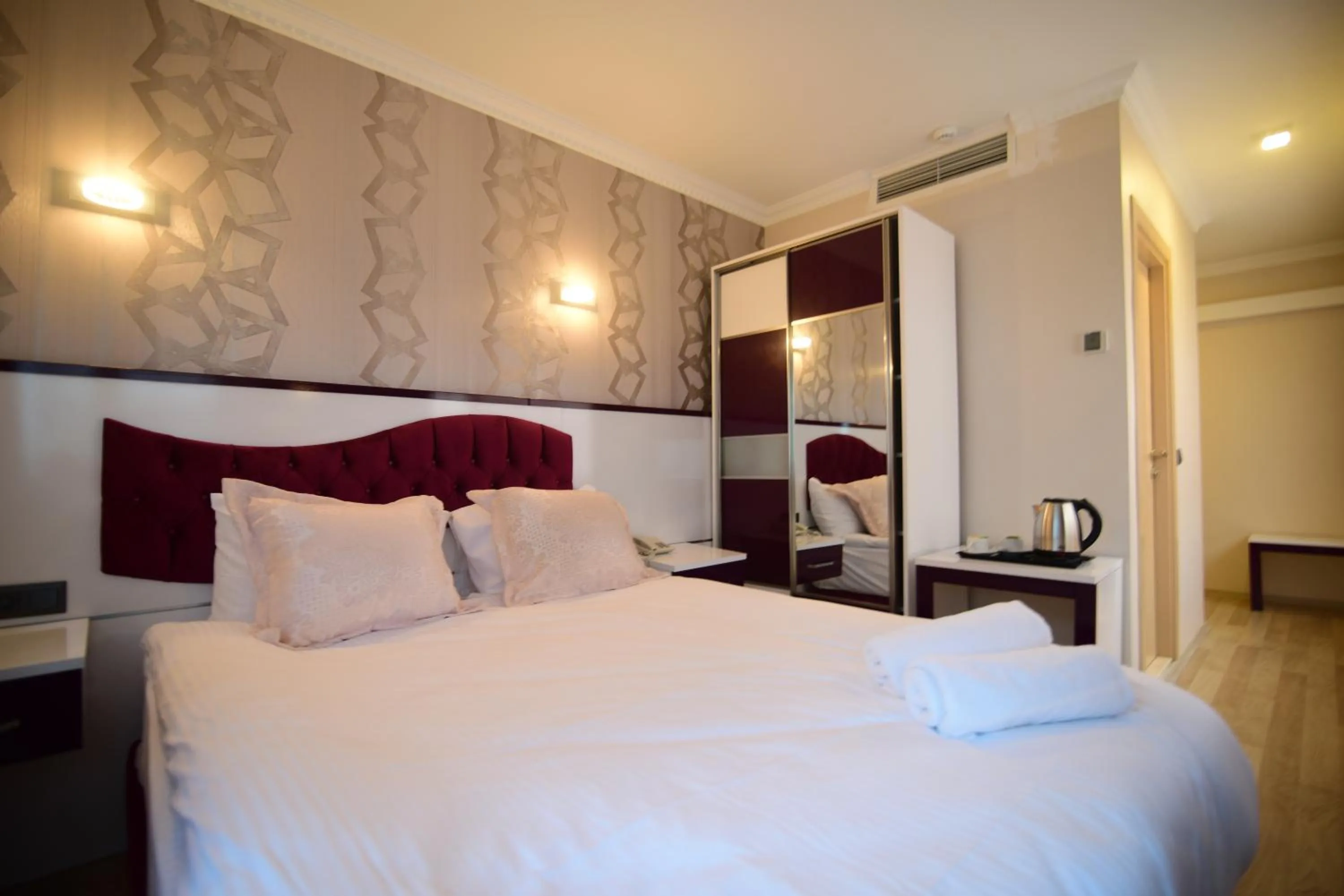 Bed in Özdemir Palas