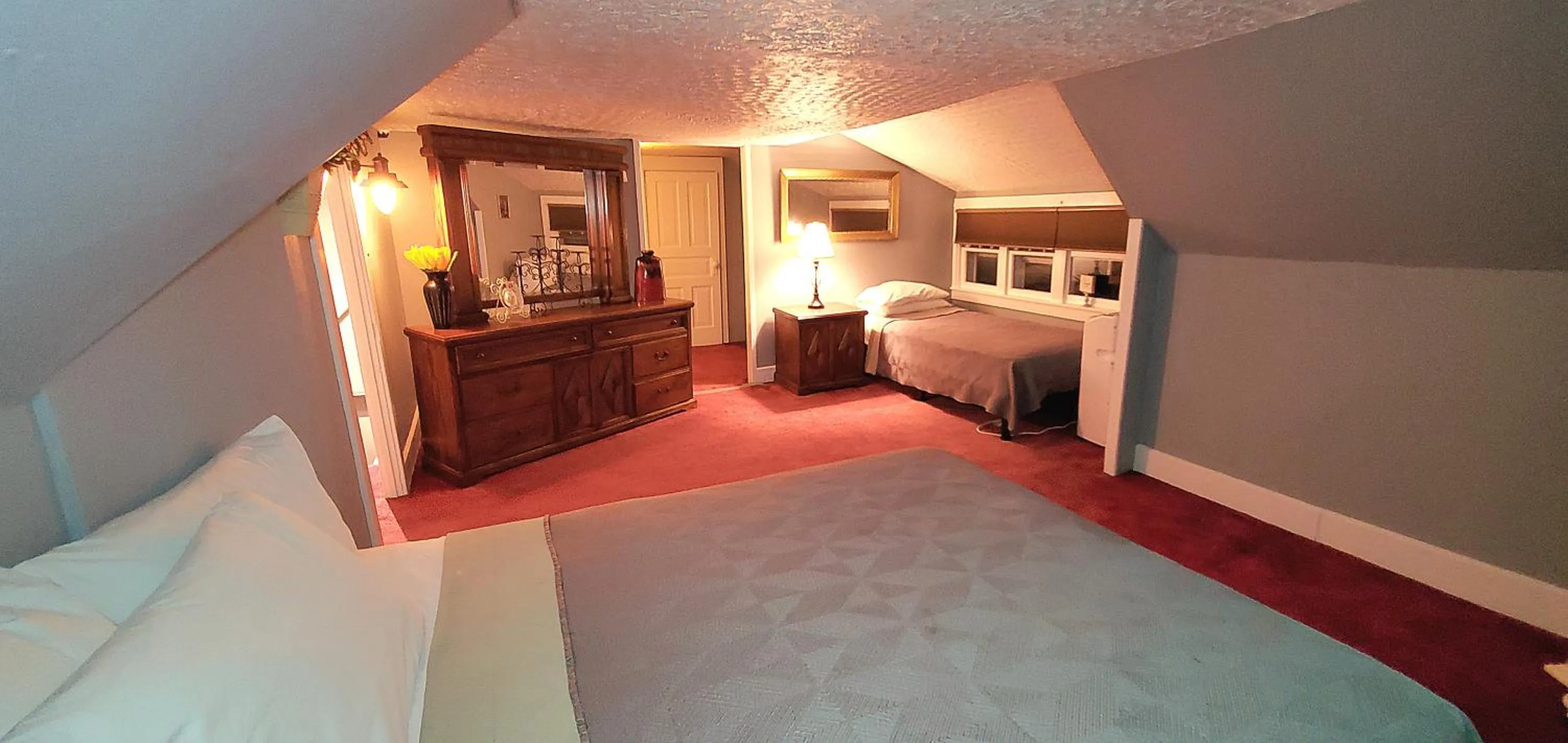 Bedroom, Bed in Simmons Motel and Suites