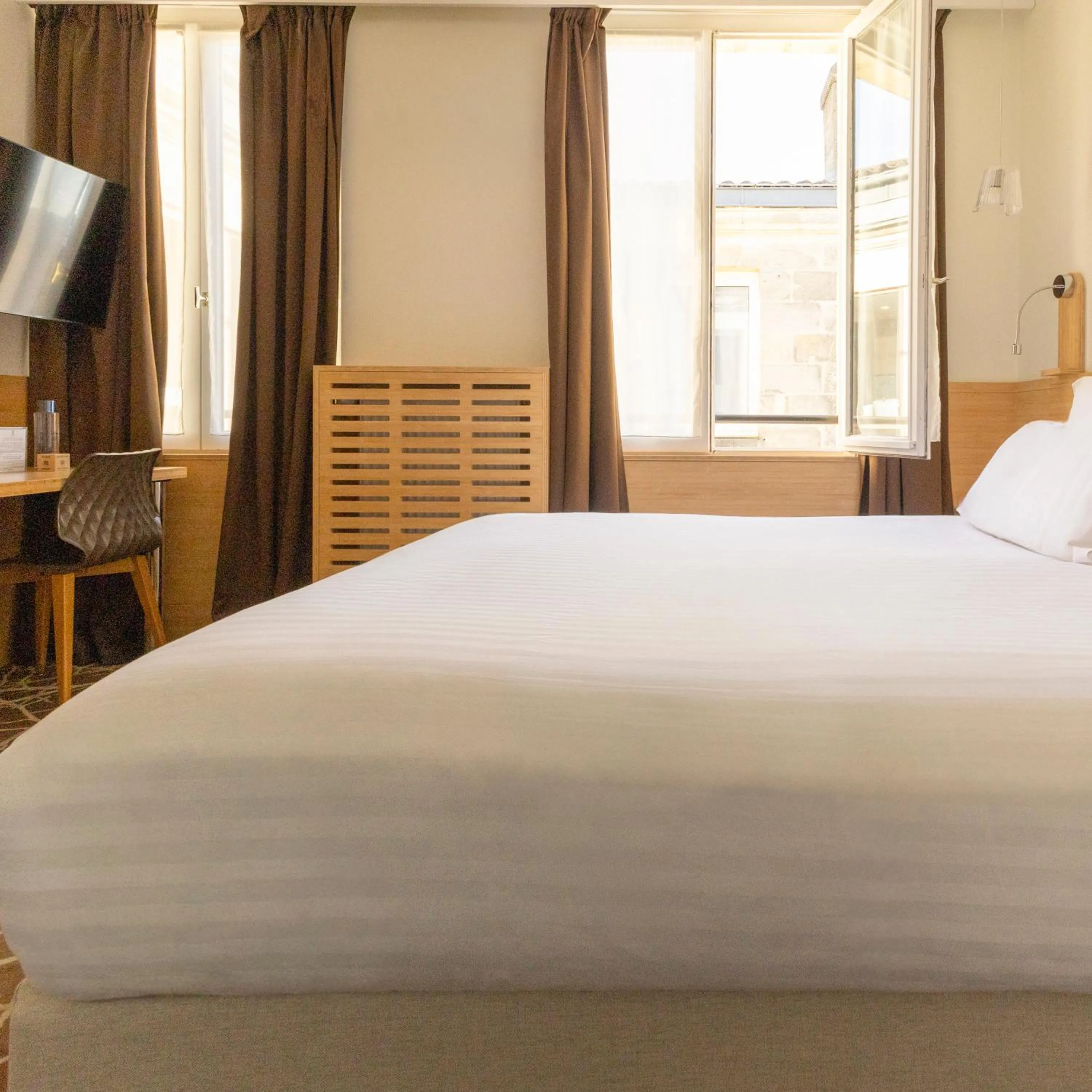 Bed in Grand Hotel Francais