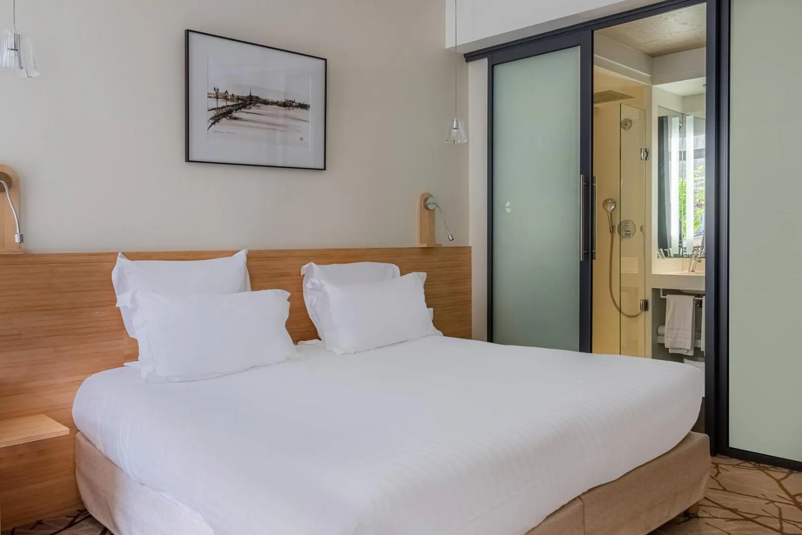 Bedroom, Bed in Grand Hotel Francais