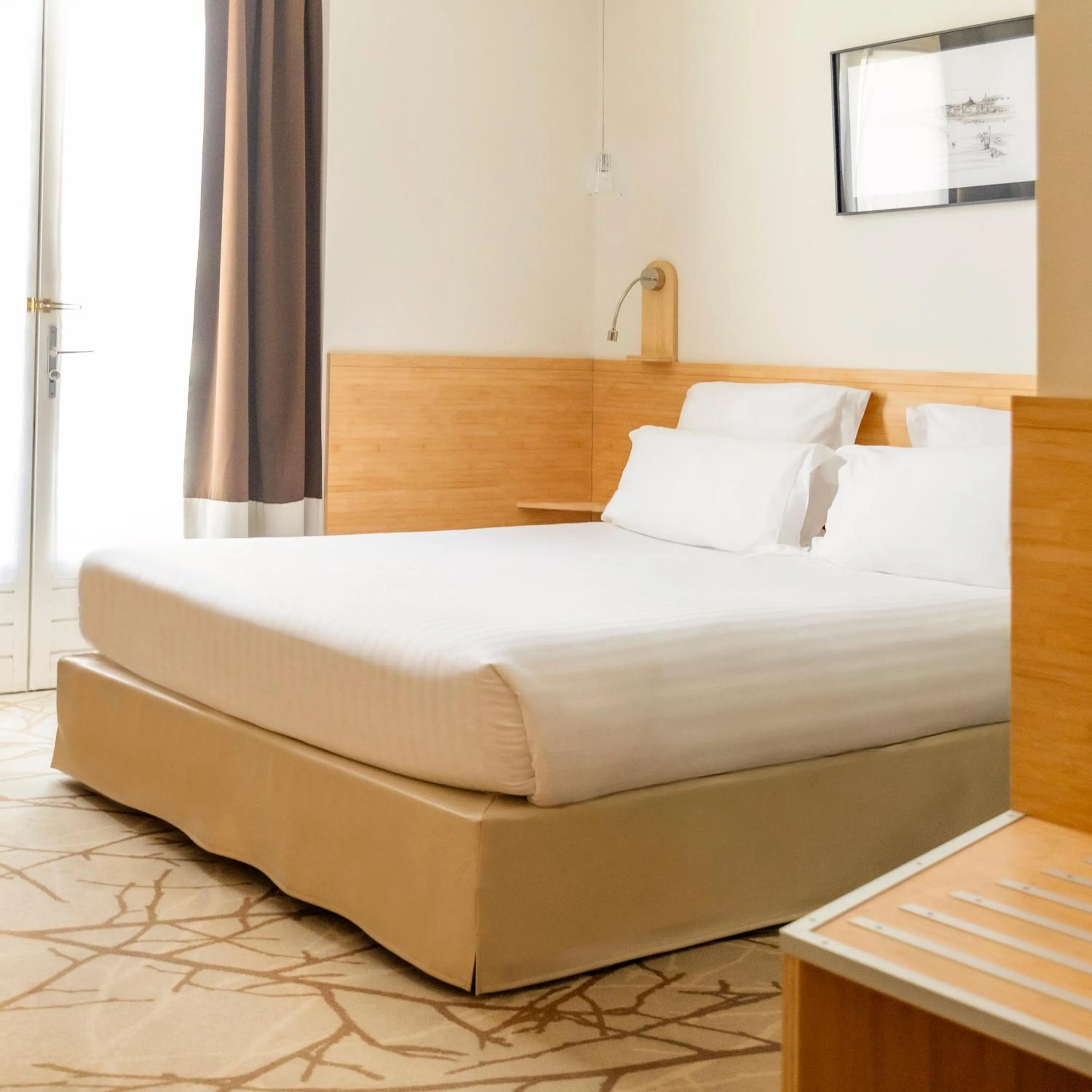 Bed in Grand Hotel Francais