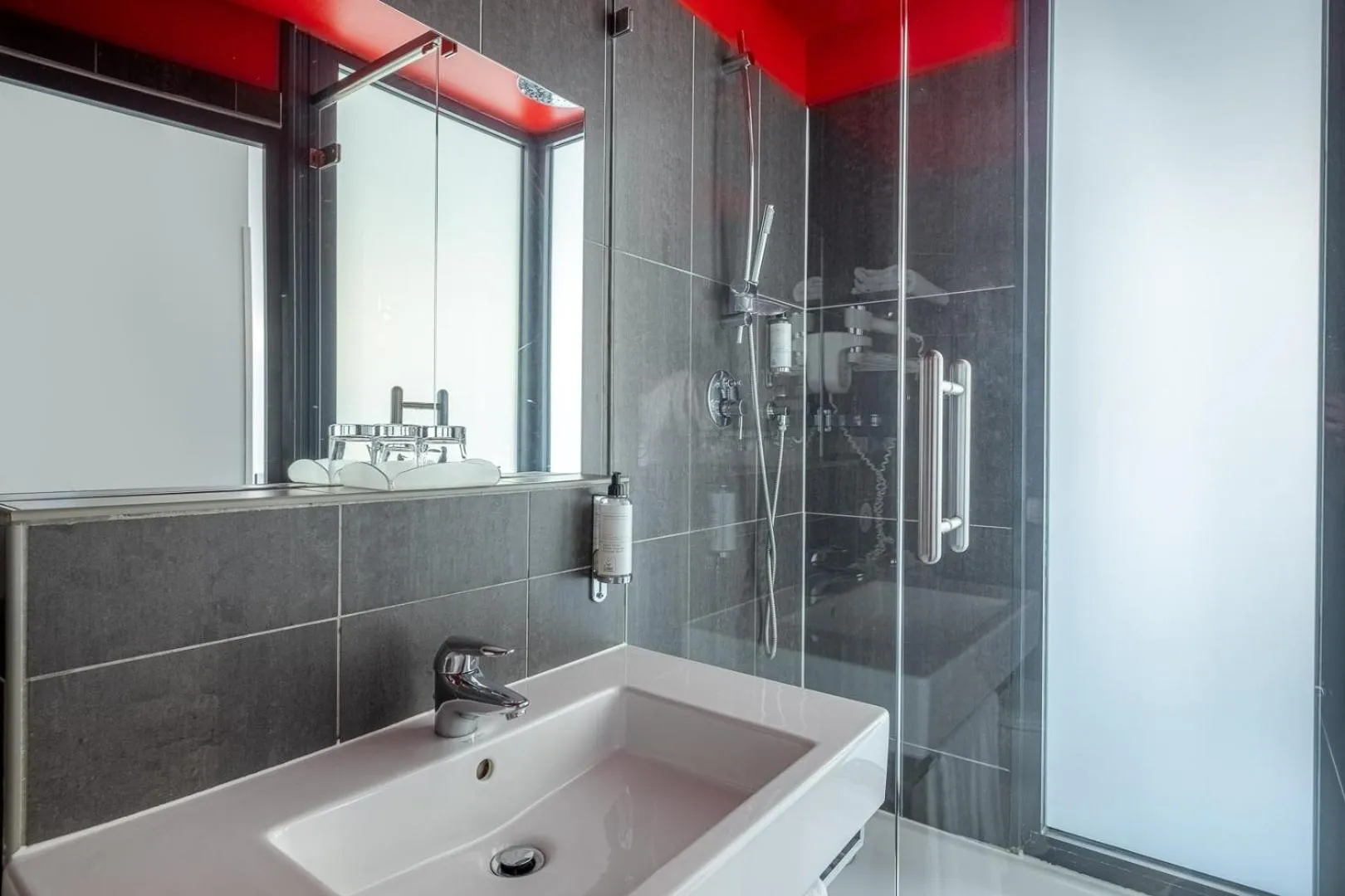 Bathroom in Grand Hotel Francais