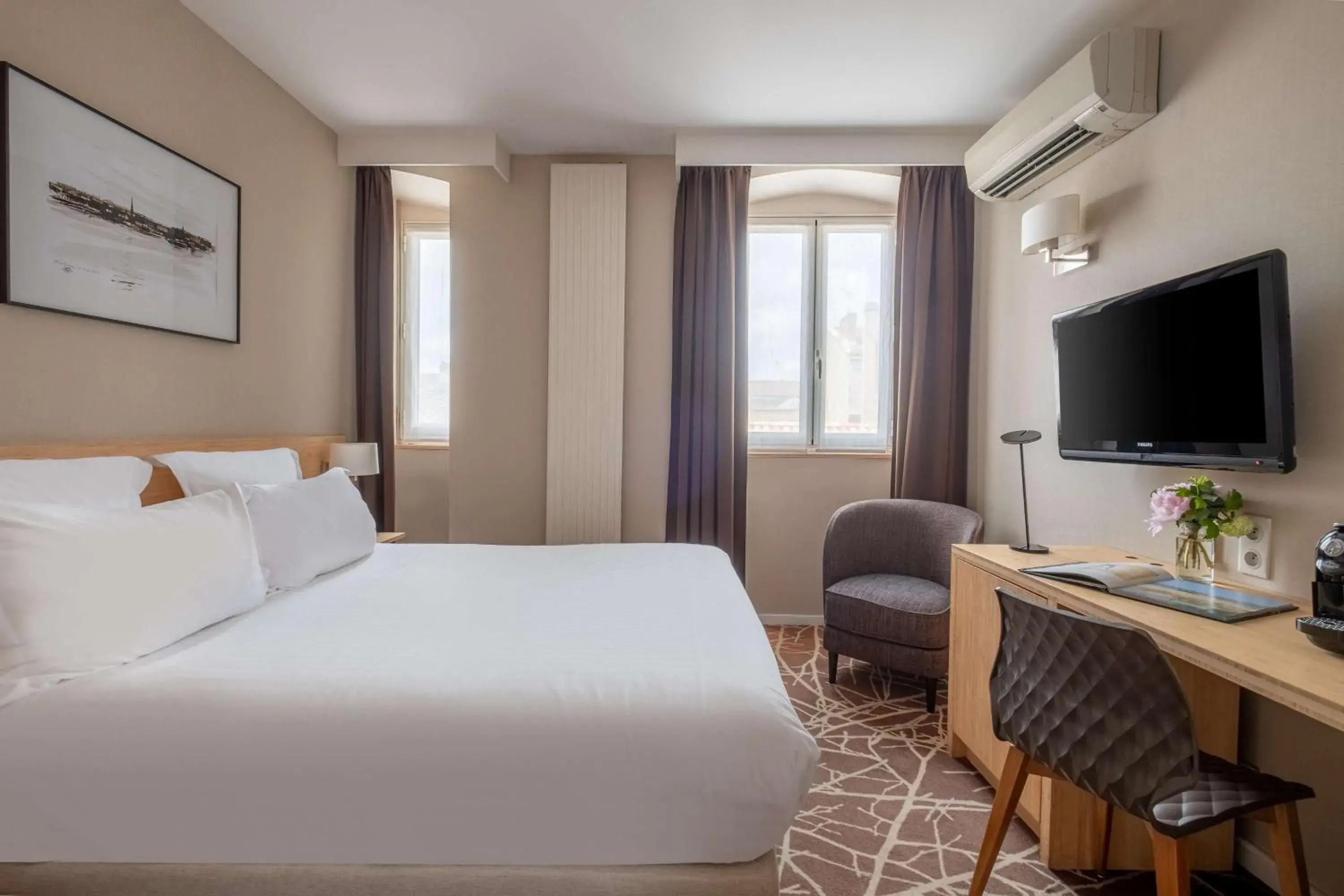 Superior Queen Room in Grand Hotel Francais - ex Best Western Superior Queen Room in Grand Hotel Francais - ex Best Western