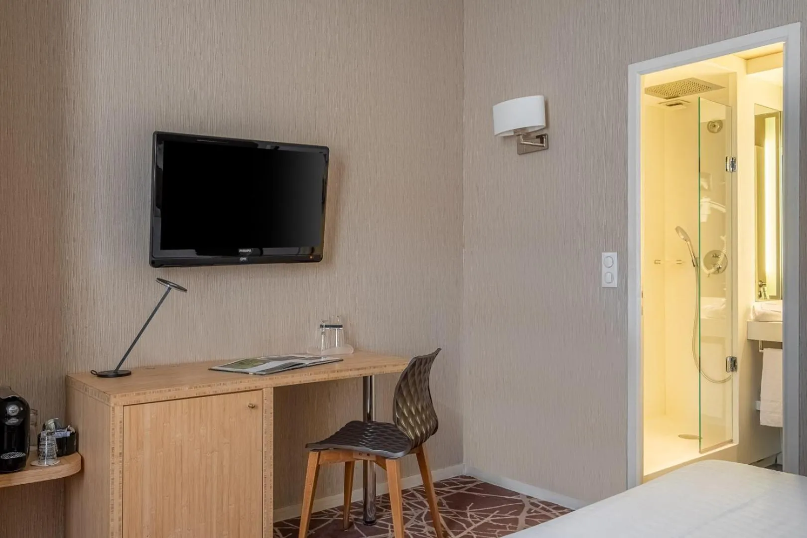 TV and multimedia in Grand Hotel Francais