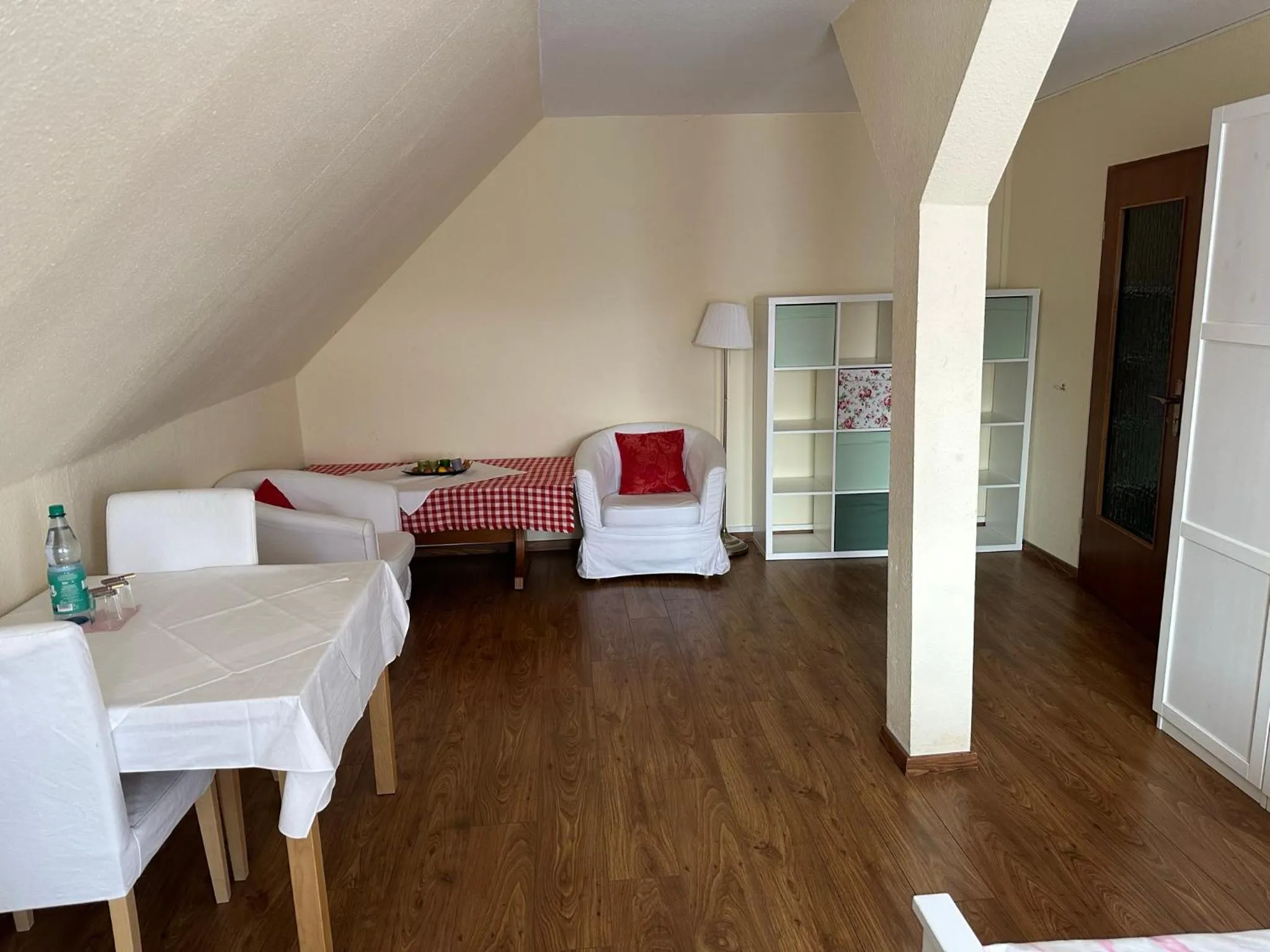 Photo of the whole room, Bed in Hotel zum Grafen Hallermunt