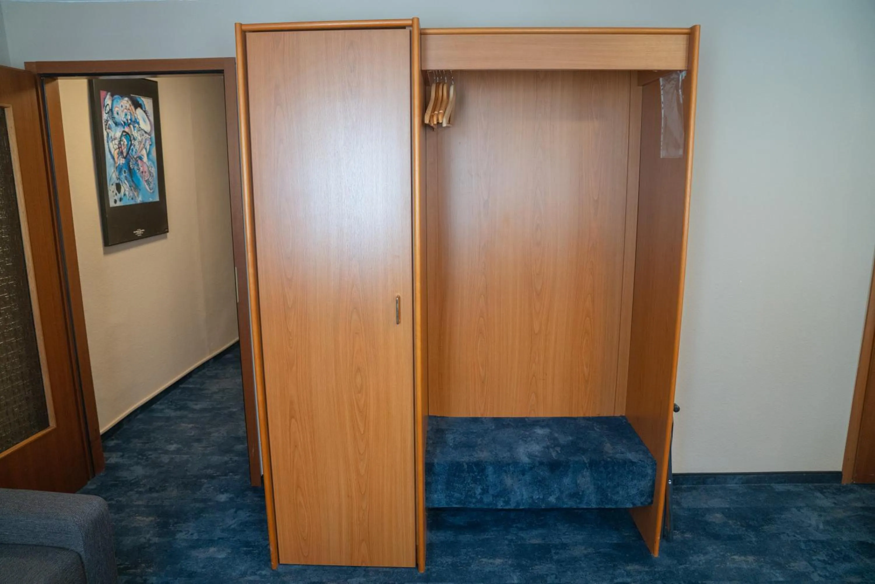 wardrobe in Hotel zum Grafen Hallermunt