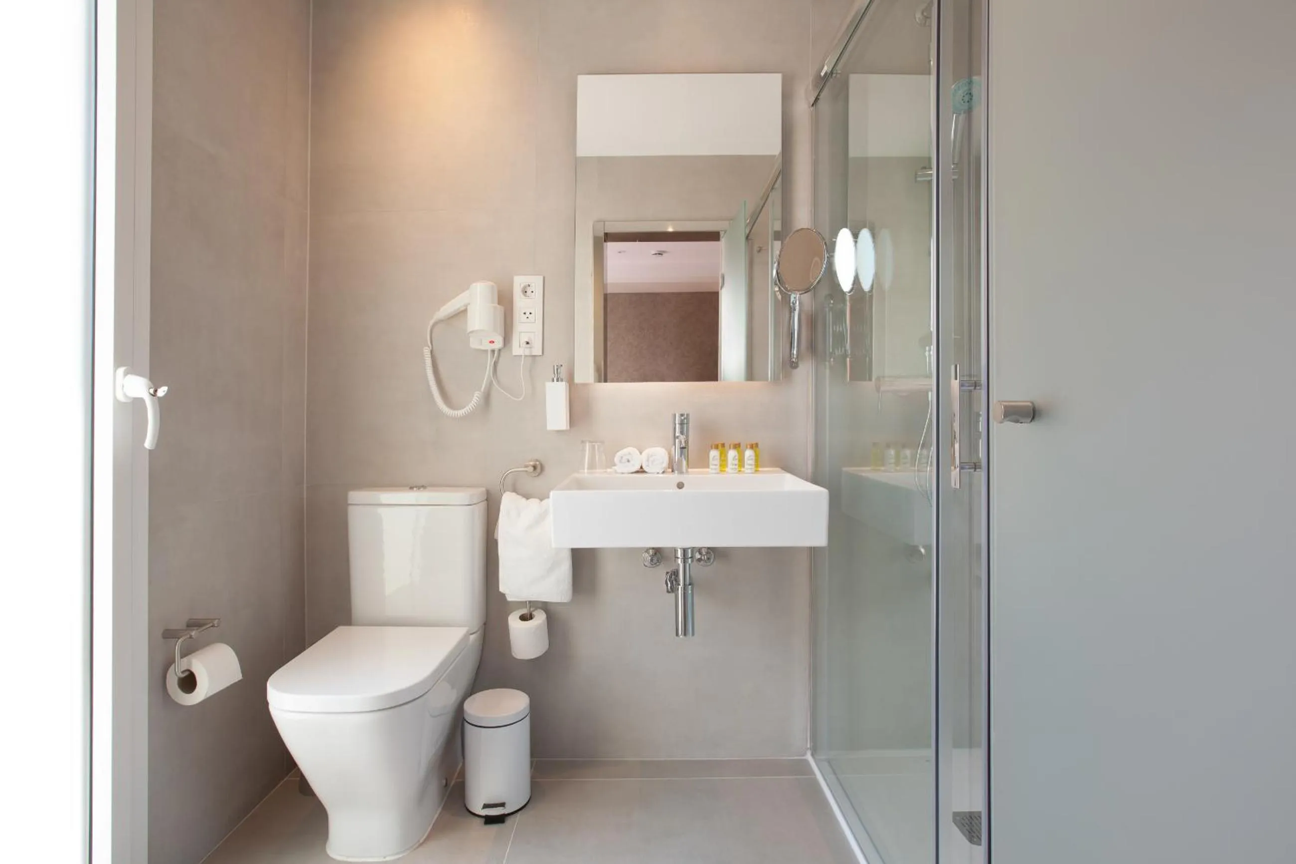 Shower in Hostal Centric