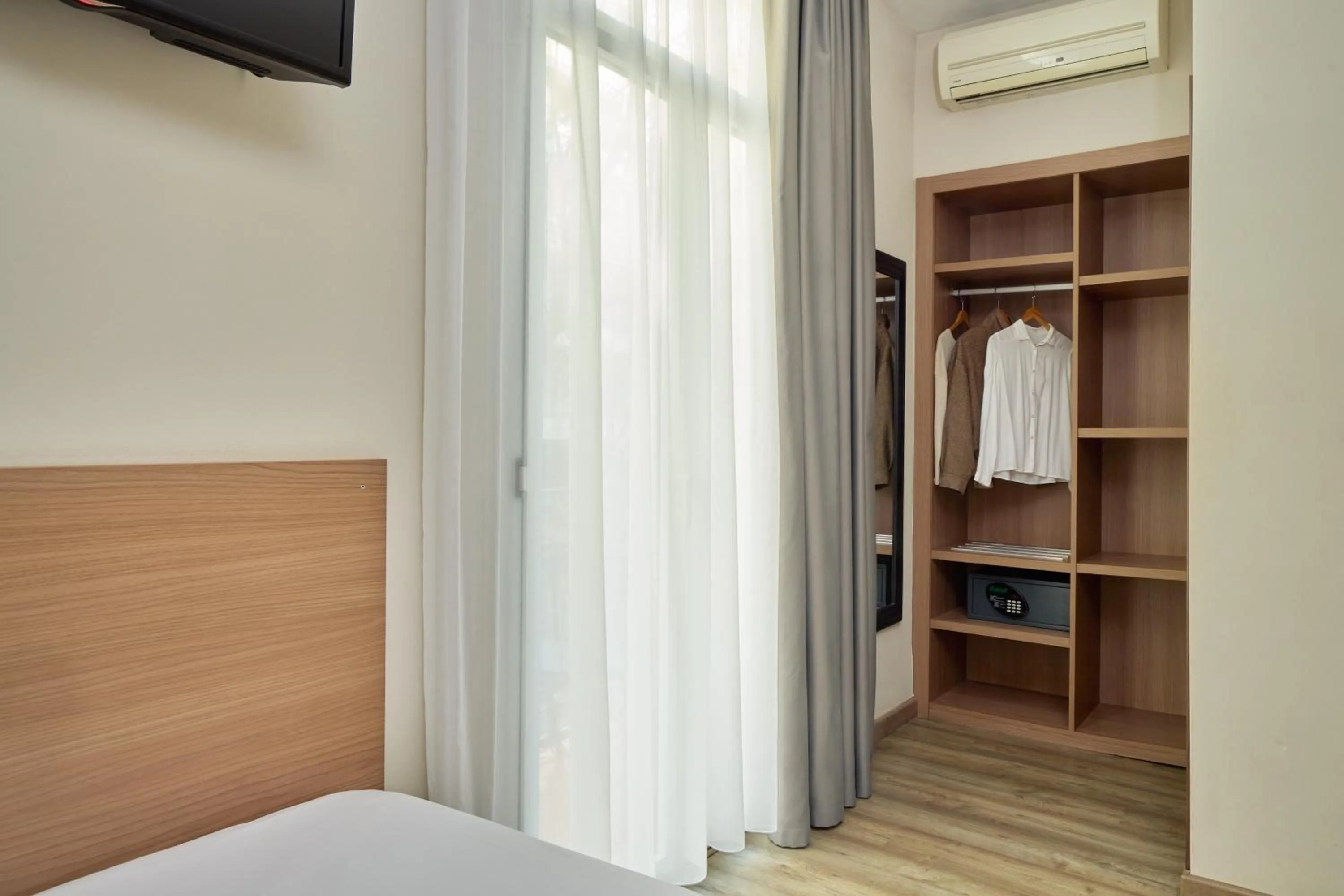 TV and multimedia, Bed in Hostal Centric