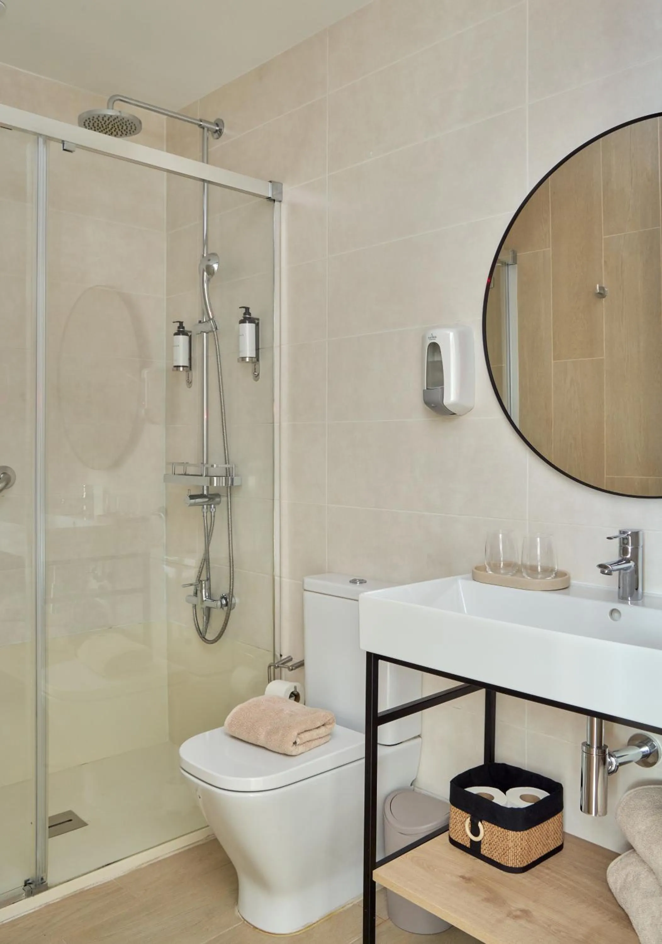 Shower in Hostal Centric