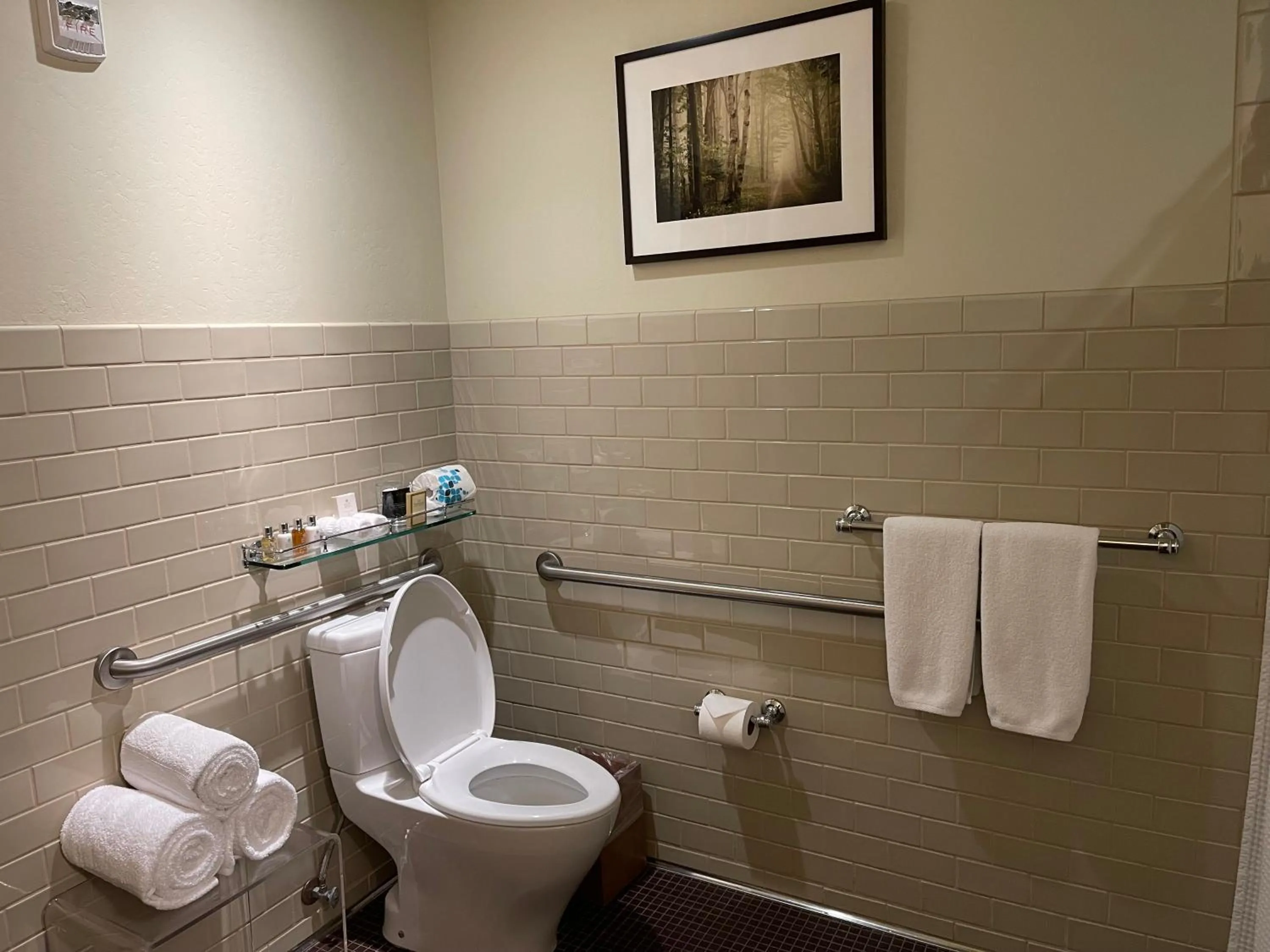 Bathroom in Wydown Hotel