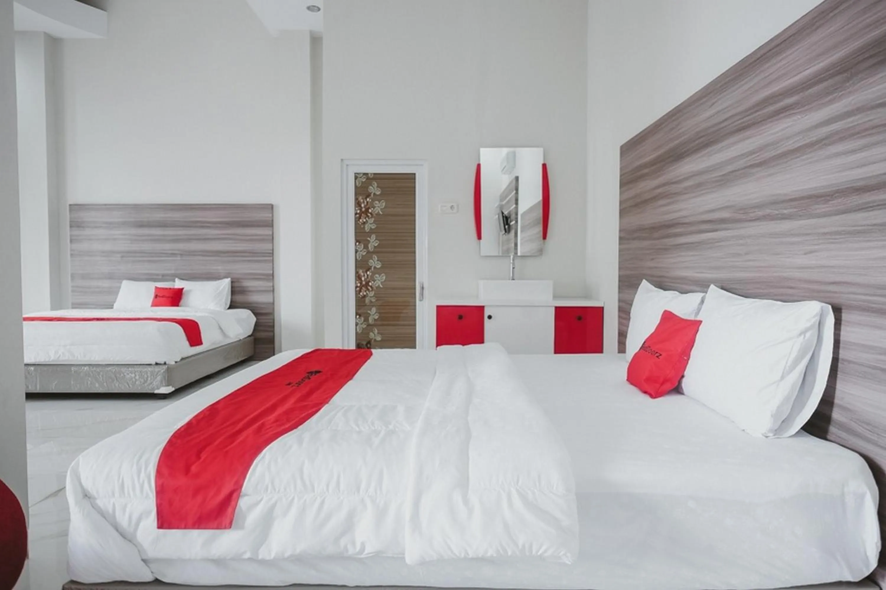 Bed in RedDoorz Syariah @ Jalan Dieng