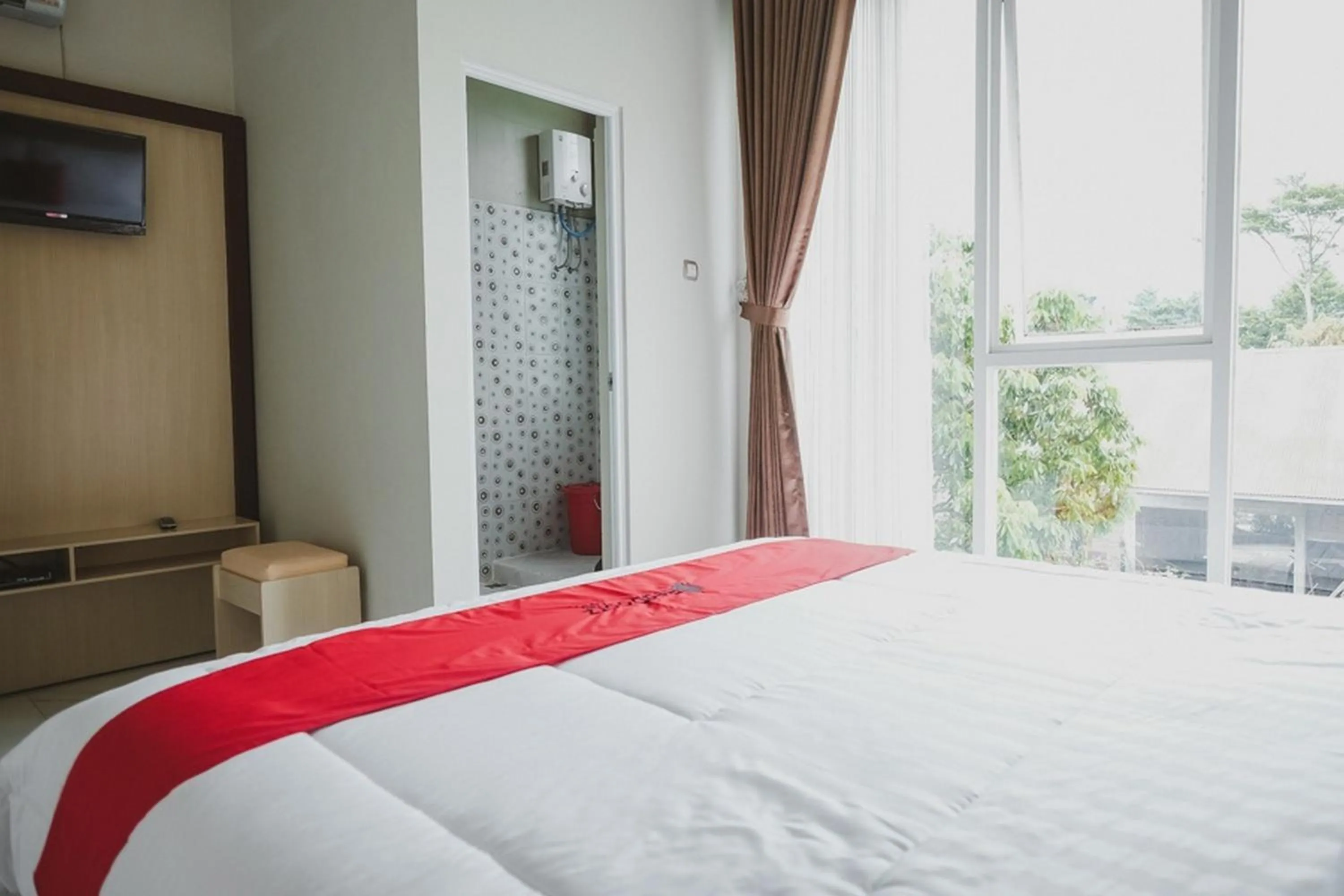 Bed in RedDoorz Syariah @ Jalan Dieng