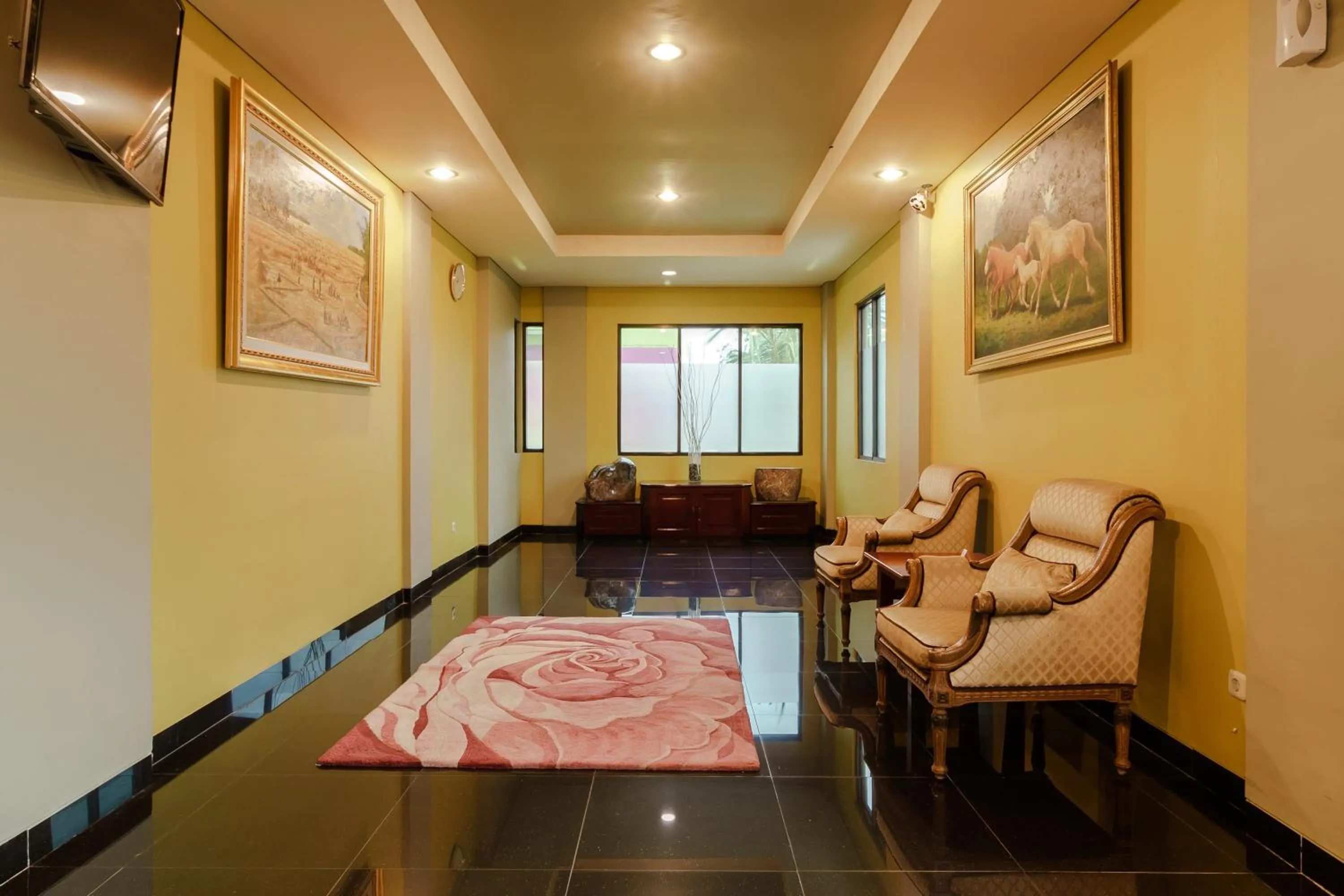 Living room in RedDoorz Plus near Dunia Fantasi Ancol