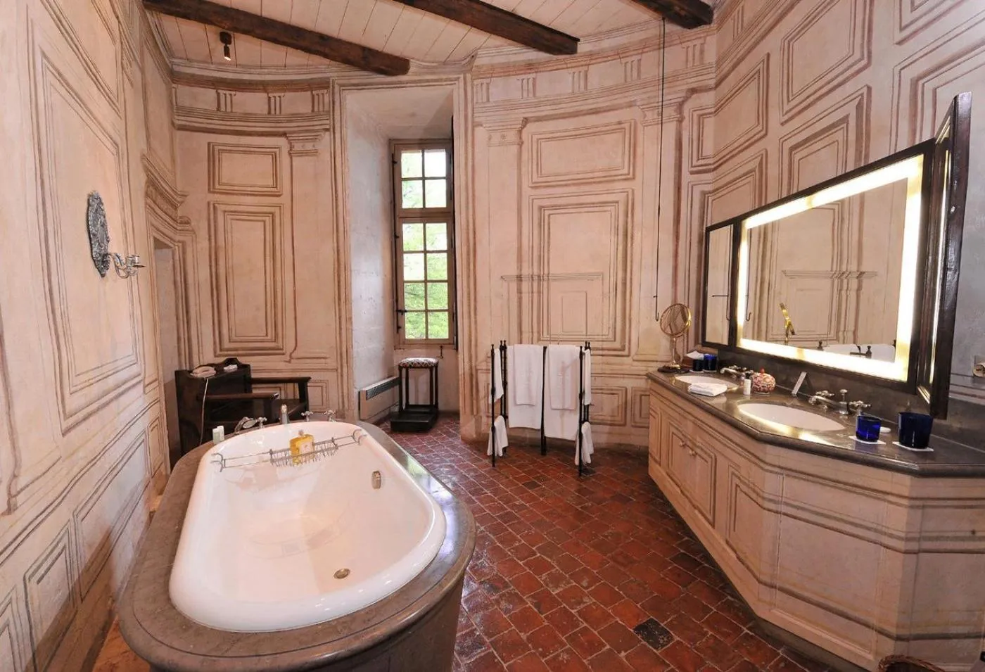 Bathroom in Château de Bagnols