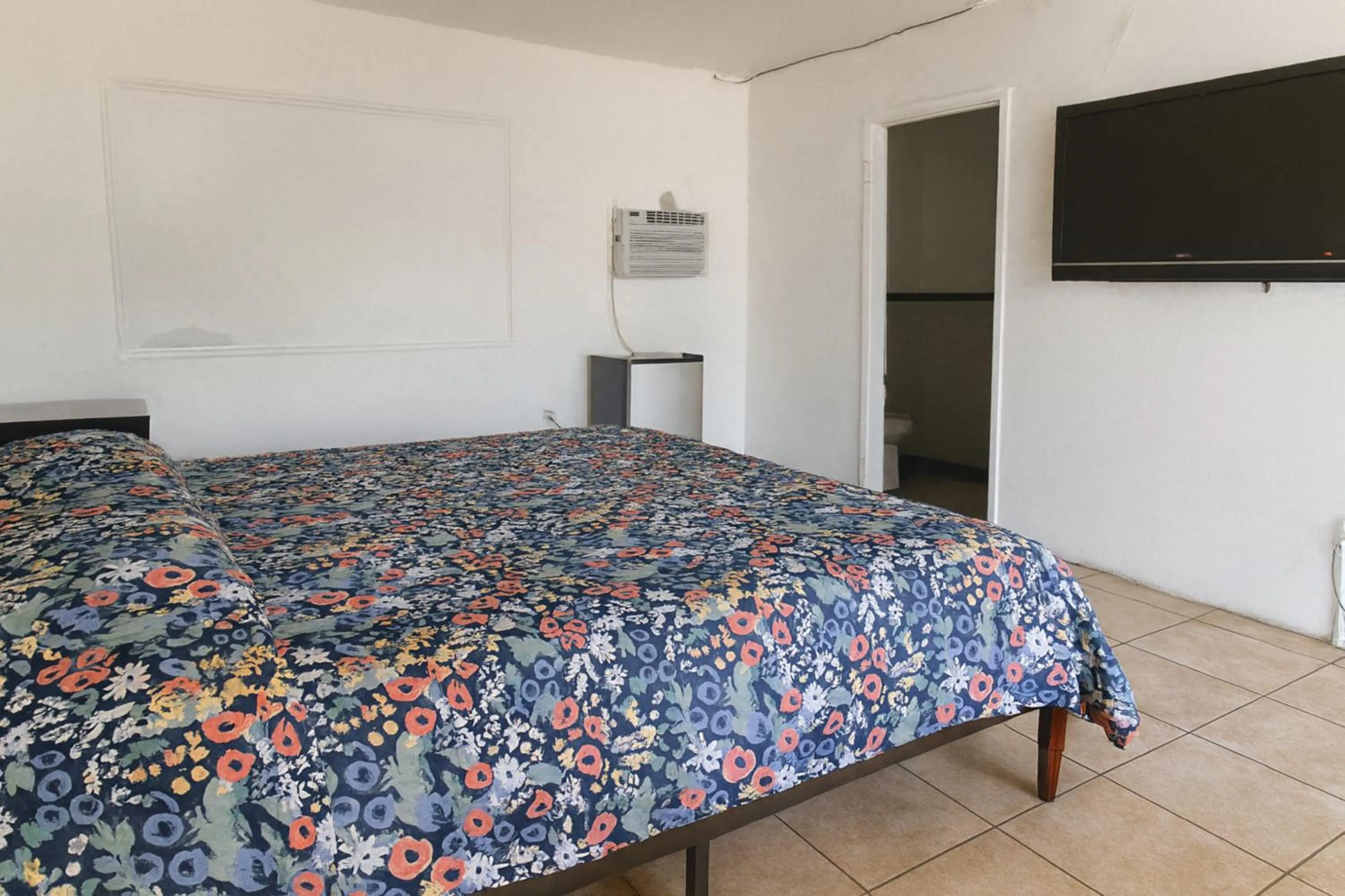 Bed in Antigua Motel by OYO Tampa US - 41