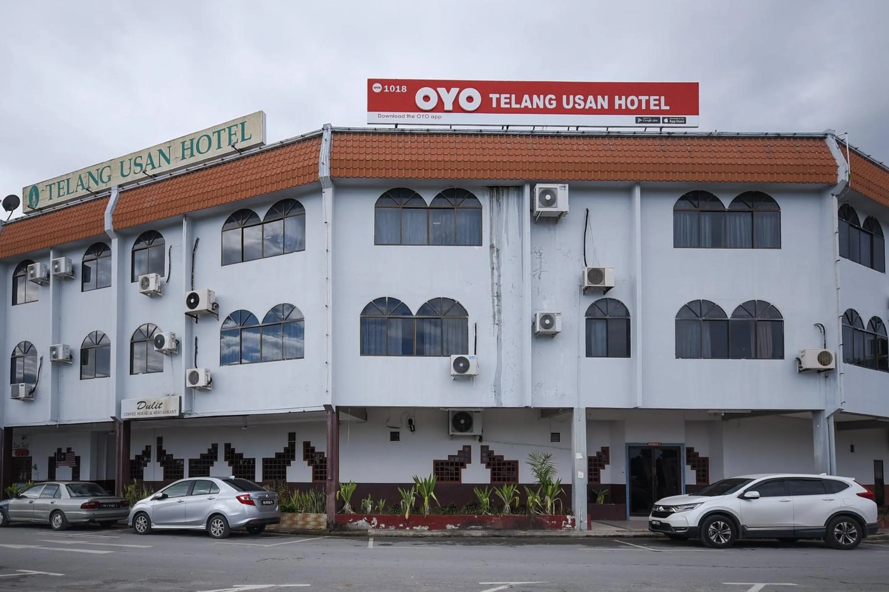 Facade/entrance in Super OYO 1018 Telang Usan Hotel Miri