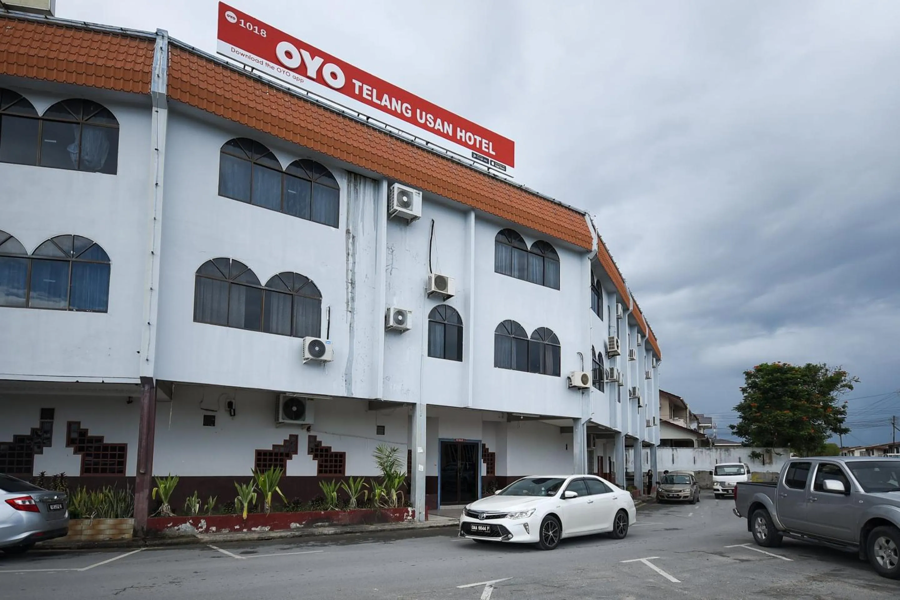 Facade/entrance in Super OYO 1018 Telang Usan Hotel Miri