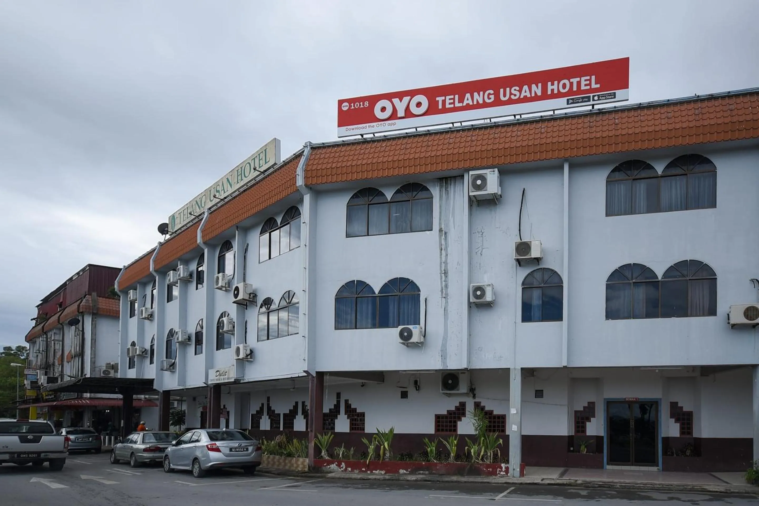 Facade/entrance in Super OYO 1018 Telang Usan Hotel Miri