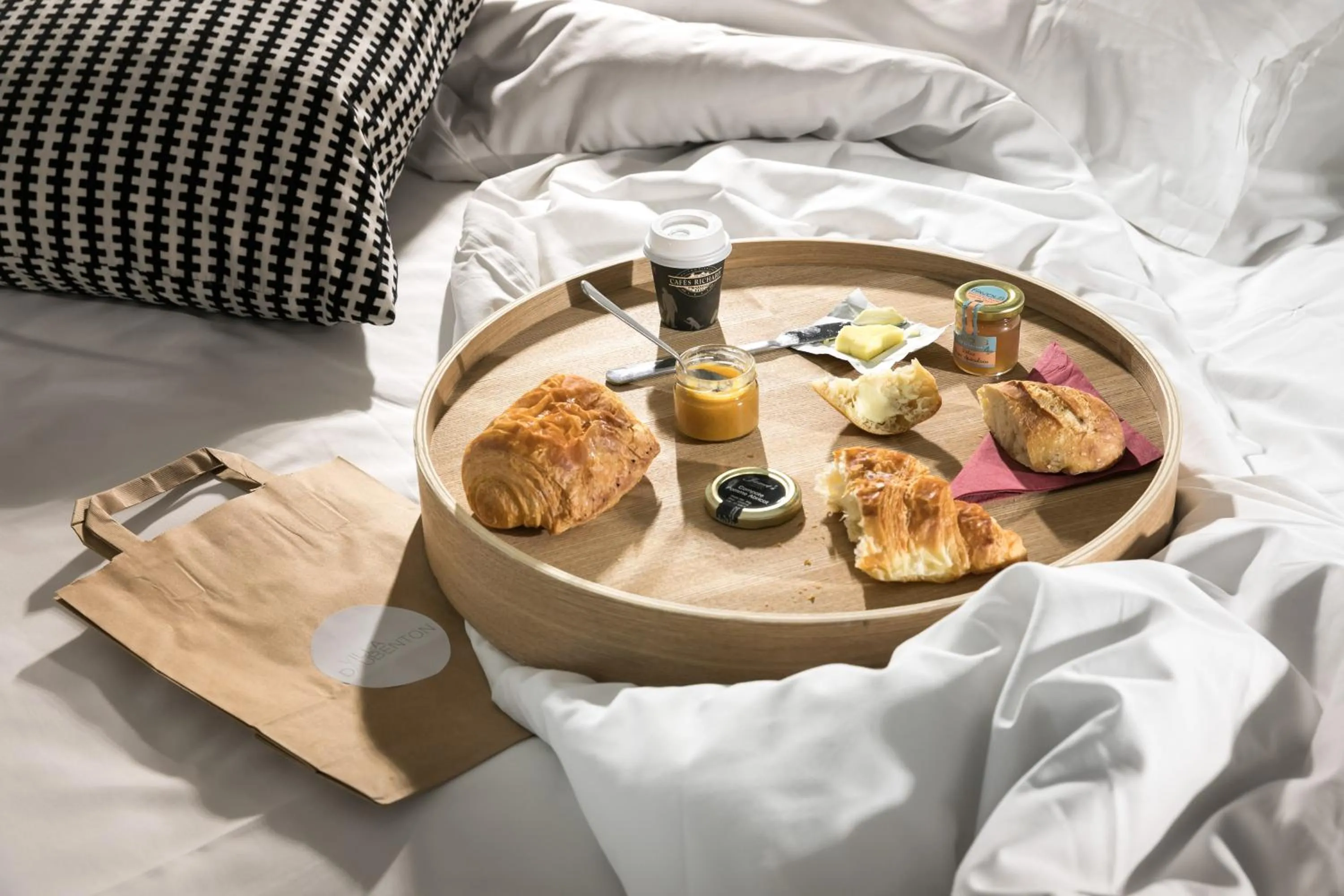Breakfast, Bed in Villa Daubenton