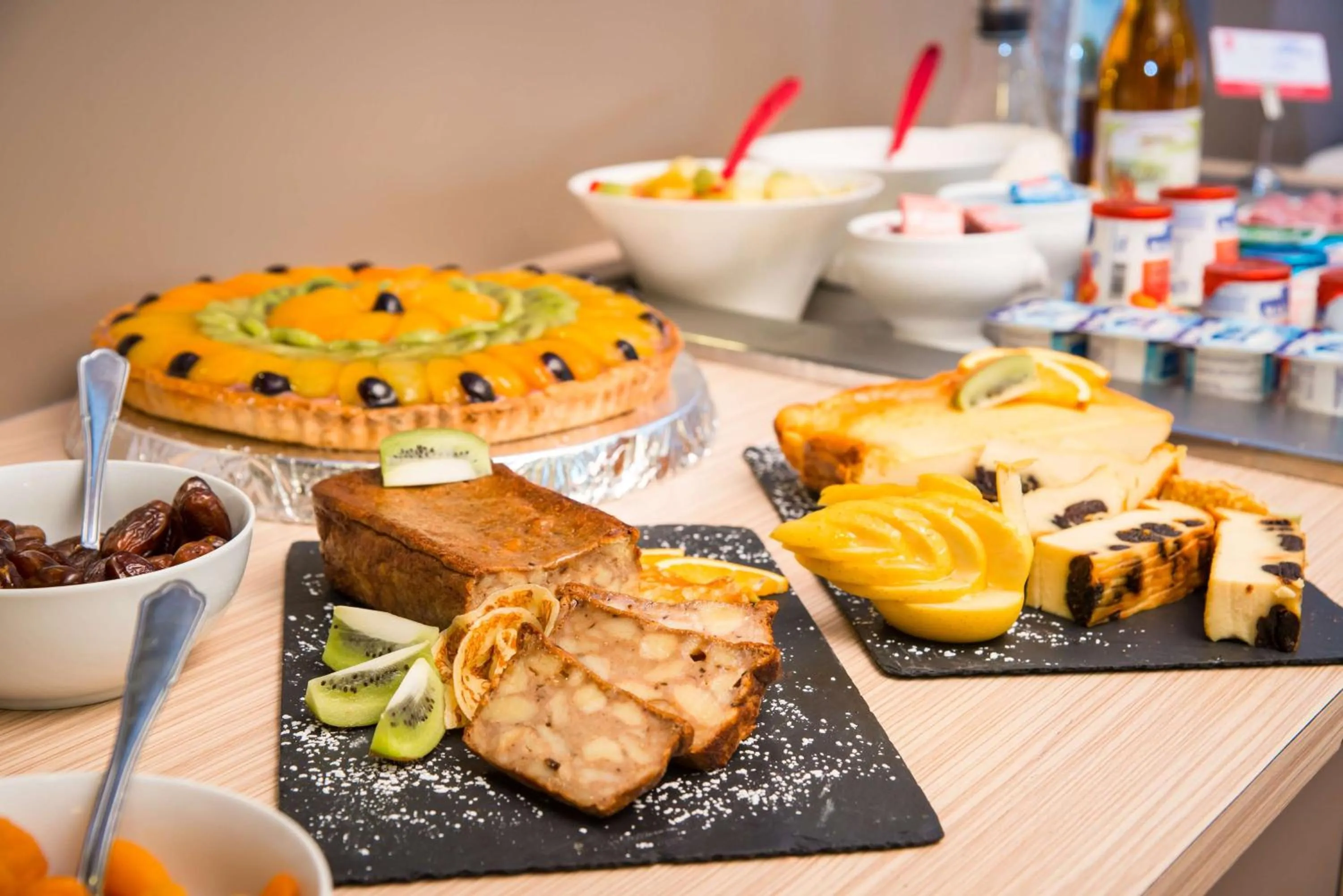 Breakfast in Brit Hotel Rennes St Grégoire – Le Villeneuve