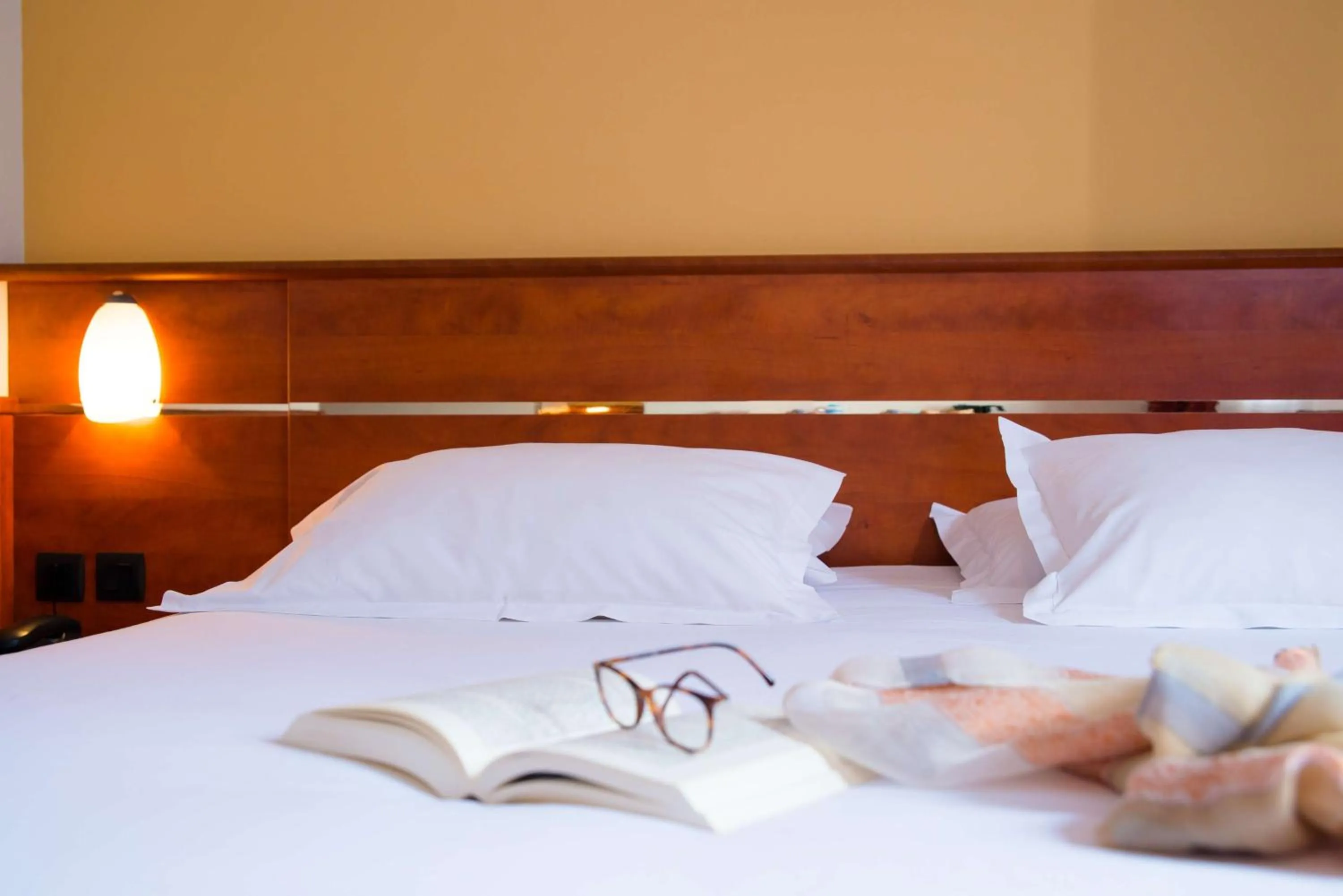 Bedroom, Bed in Brit Hotel Rennes St Grégoire – Le Villeneuve