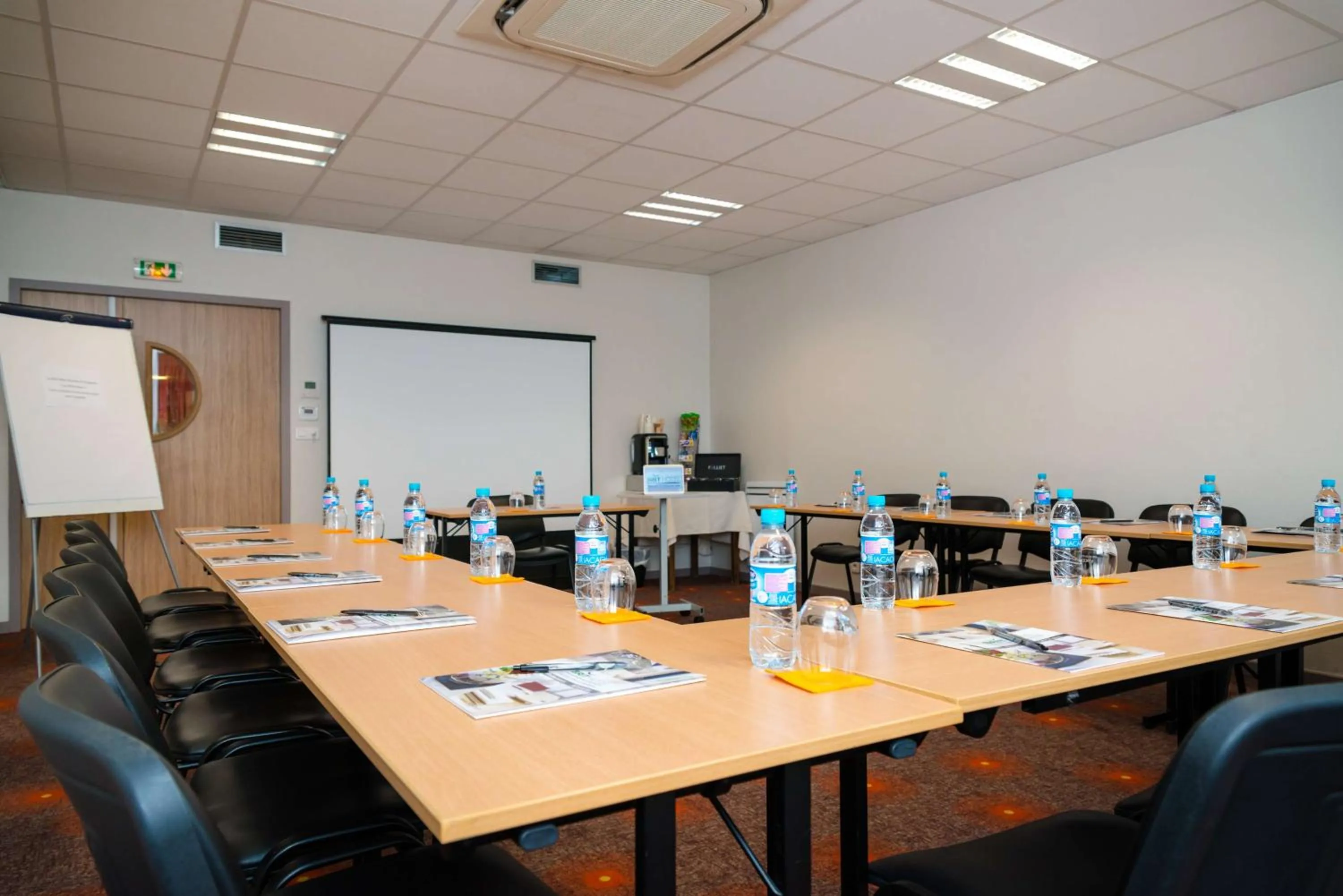 Restaurant/places to eat in Brit Hotel Rennes St Grégoire – Le Villeneuve