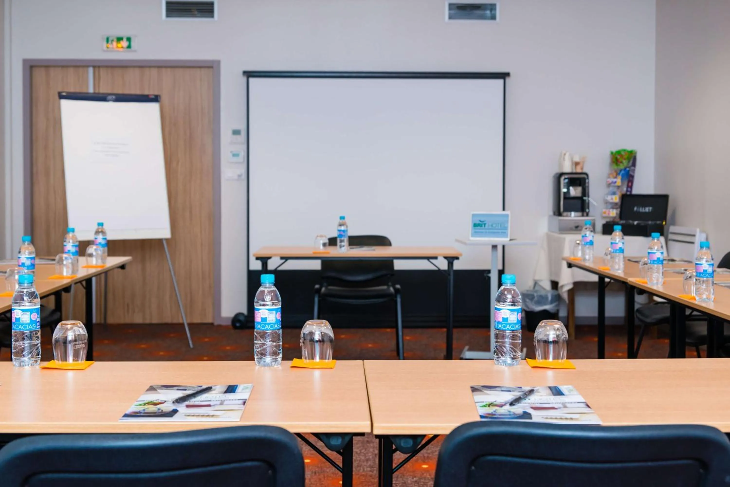 Restaurant/places to eat in Brit Hotel Rennes St Grégoire – Le Villeneuve