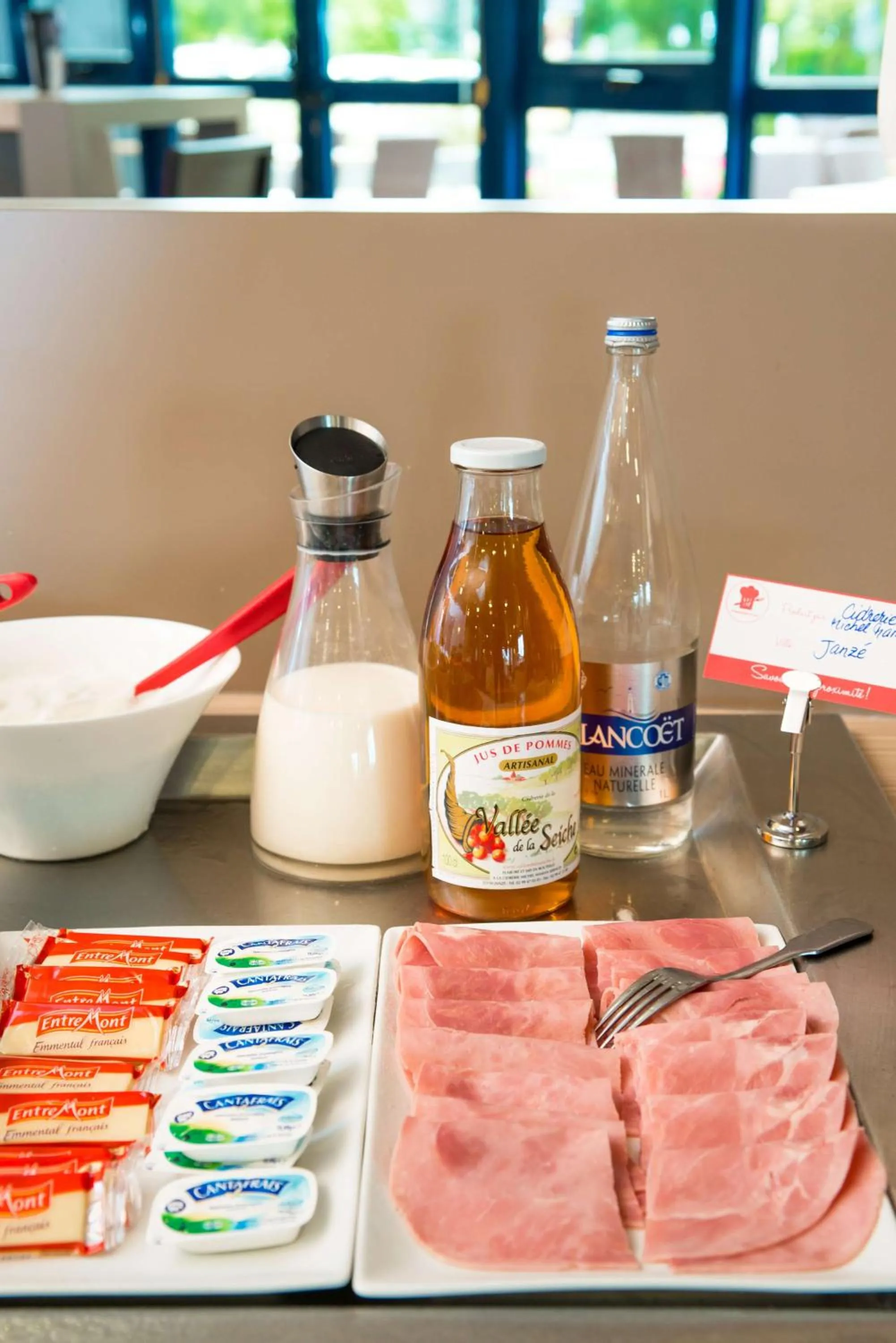 Breakfast in Brit Hotel Rennes St Grégoire – Le Villeneuve