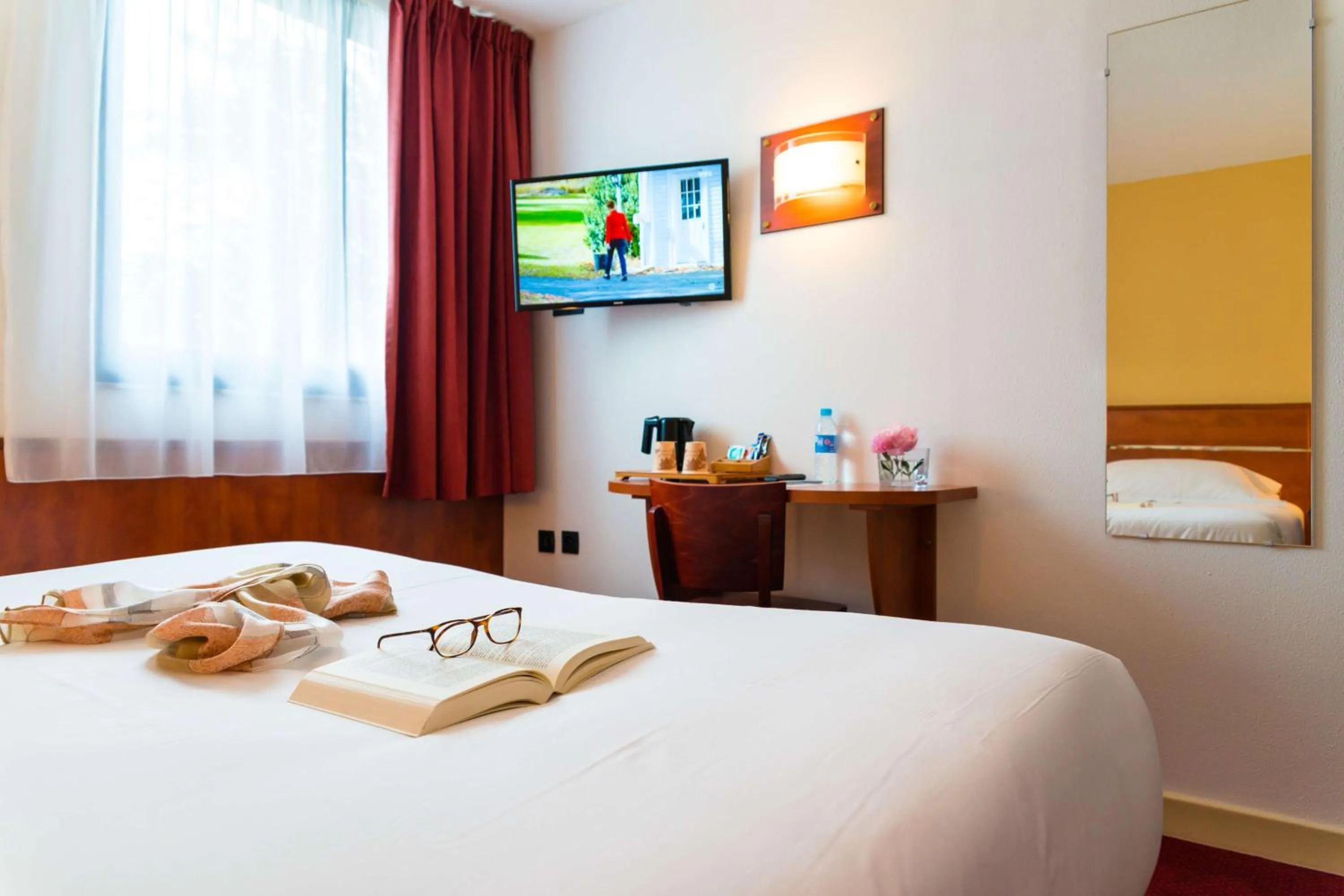 Bedroom, Bed in Brit Hotel Rennes St Grégoire – Le Villeneuve