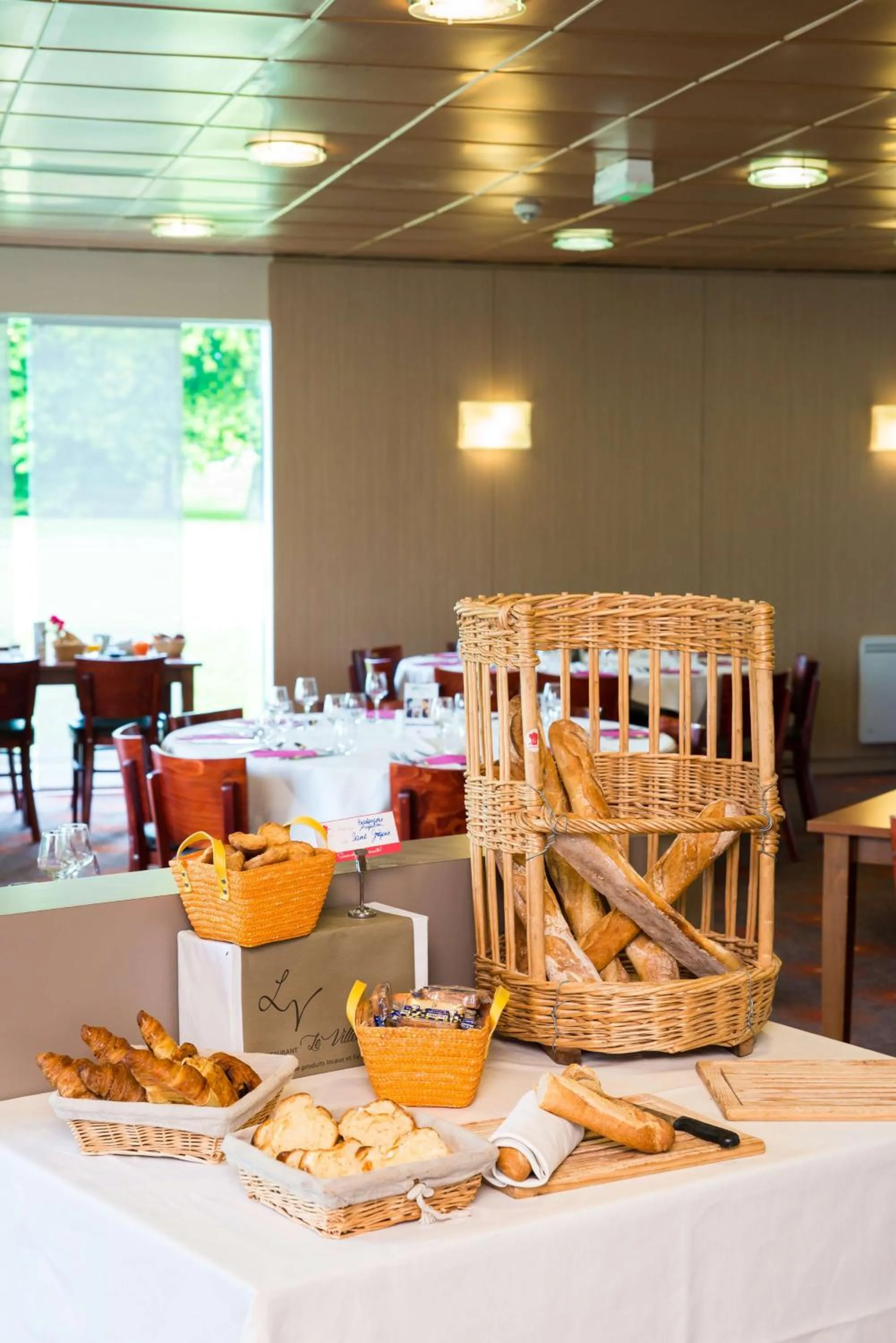 Breakfast in Brit Hotel Rennes St Grégoire – Le Villeneuve