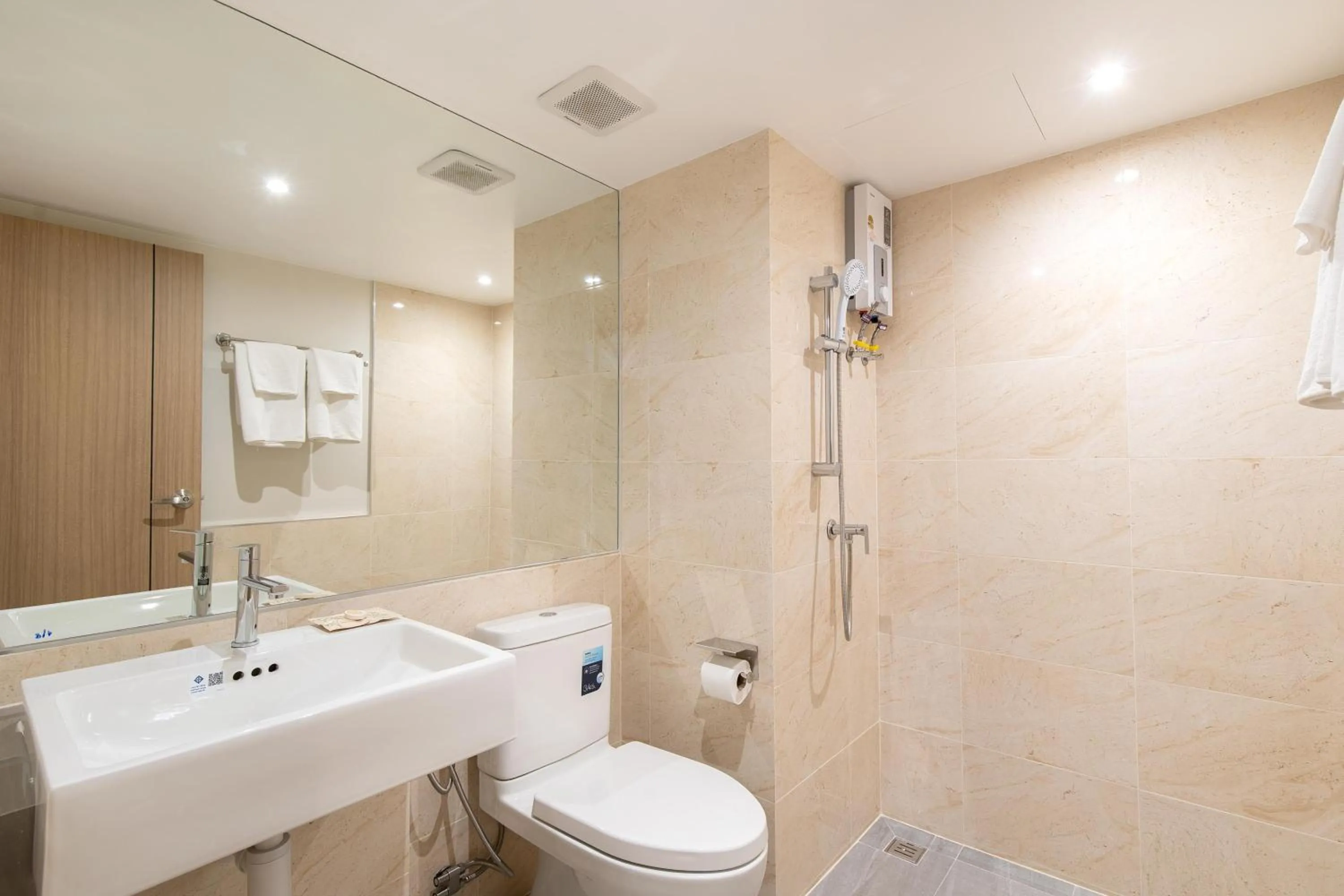 Shower in P-Park Hotel Bangkok