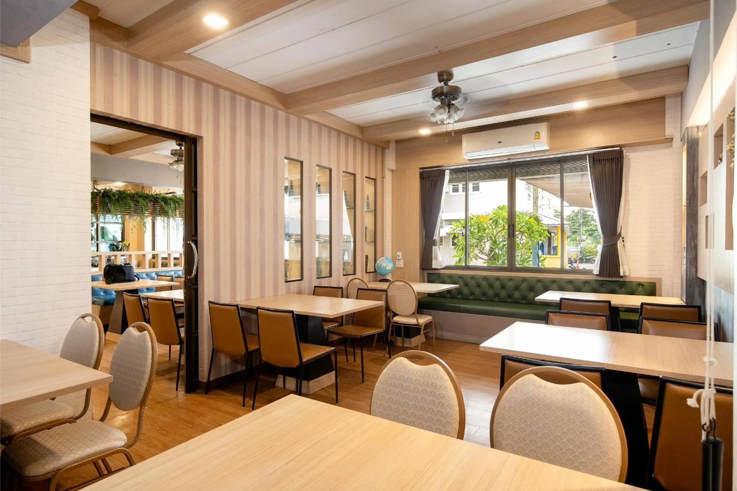 Restaurant/places to eat in P-Park Hotel Bangkok