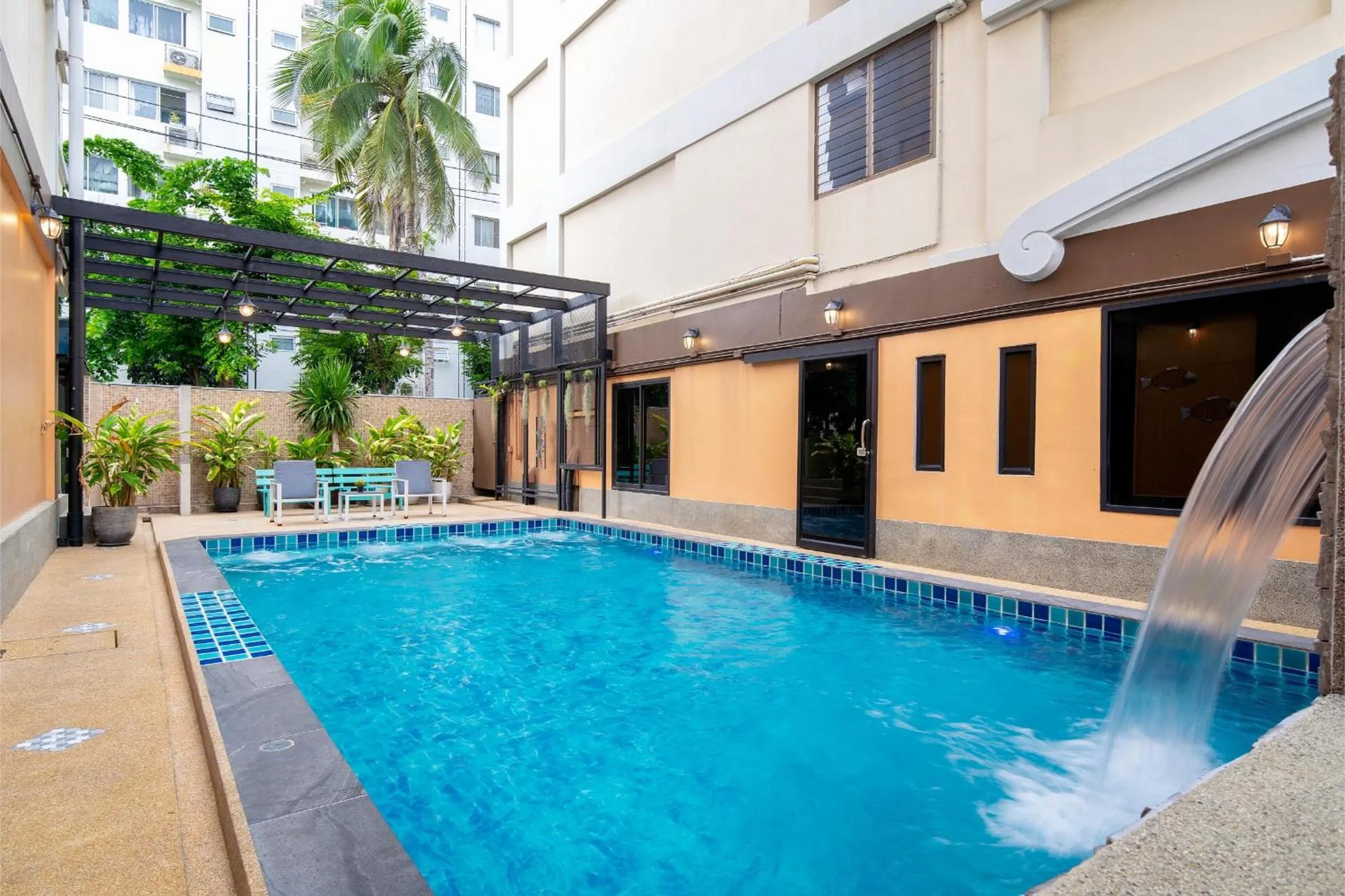 Swimming pool in P-Park Hotel Bangkok