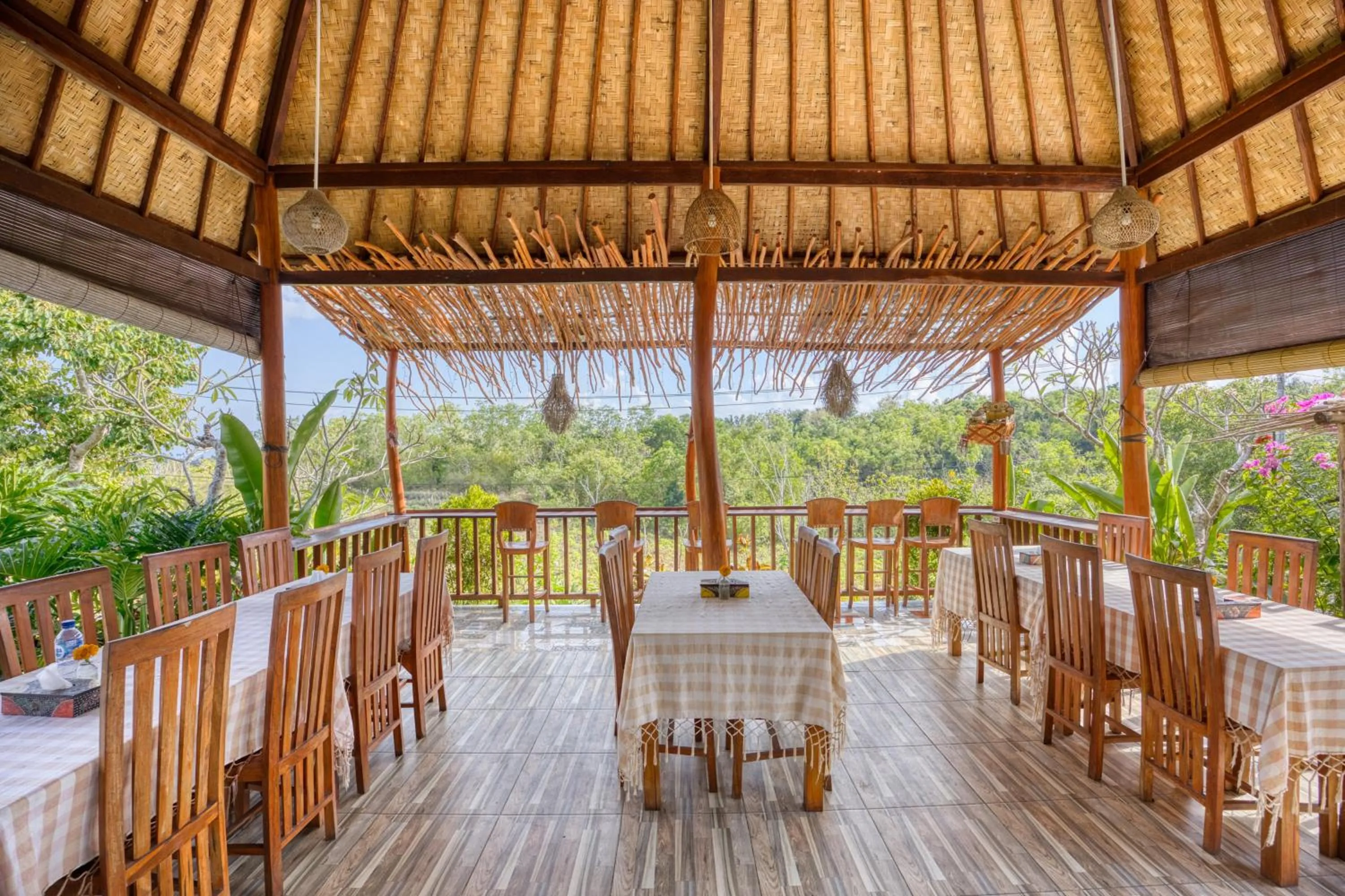 Restaurant/places to eat in Bagia Bungalows