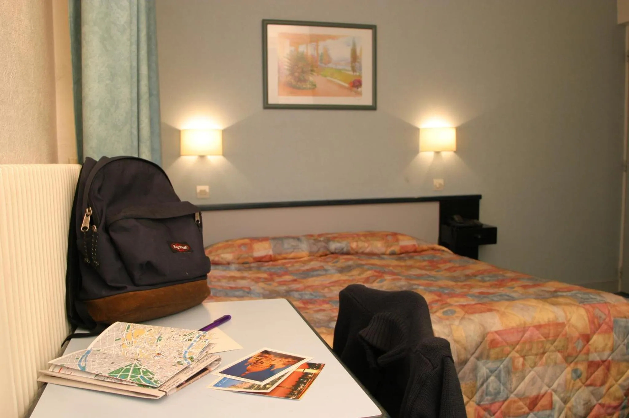 Bed in Printania Porte de Versailles