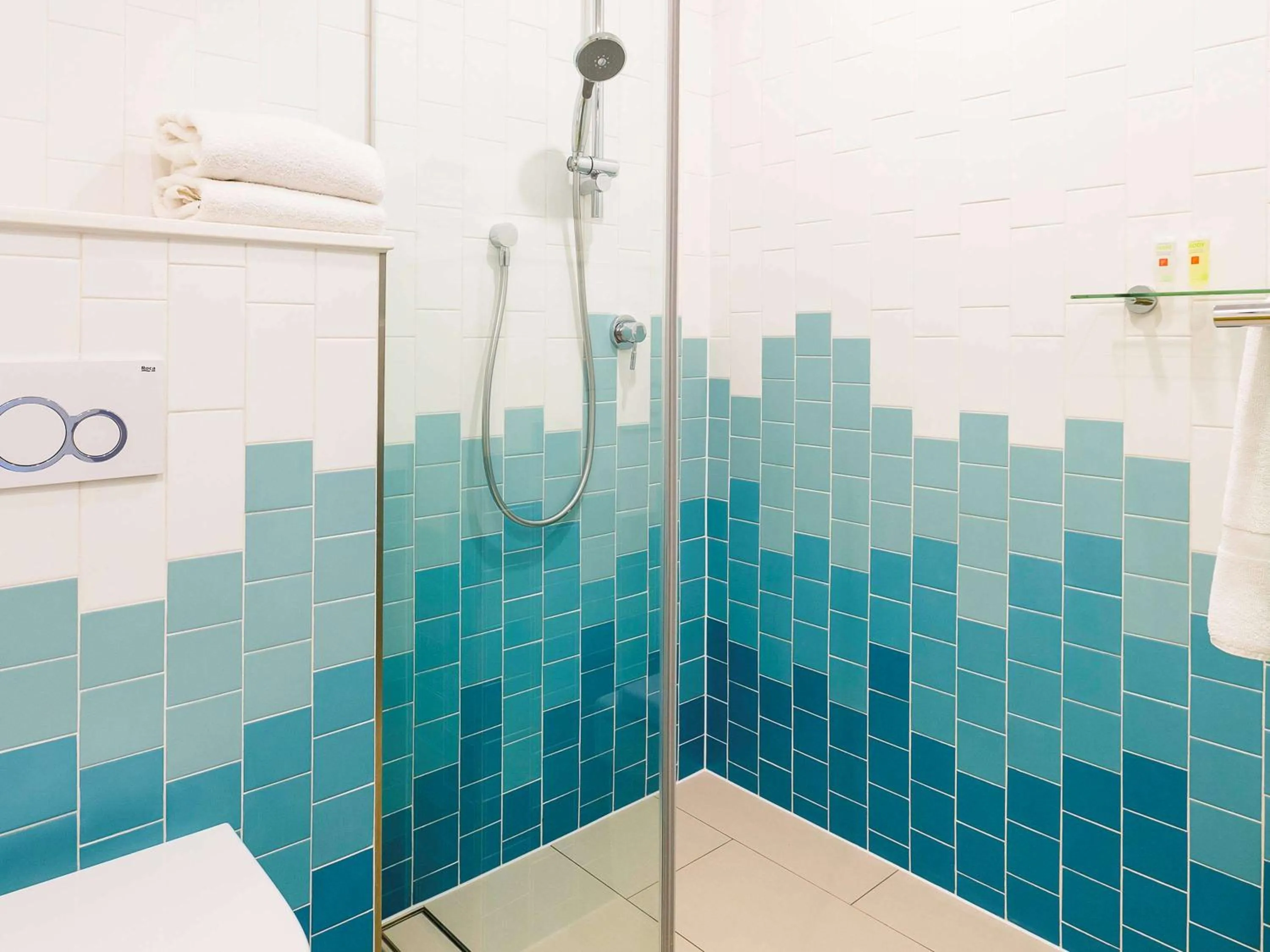 Photo of the whole room in ibis Styles East Perth