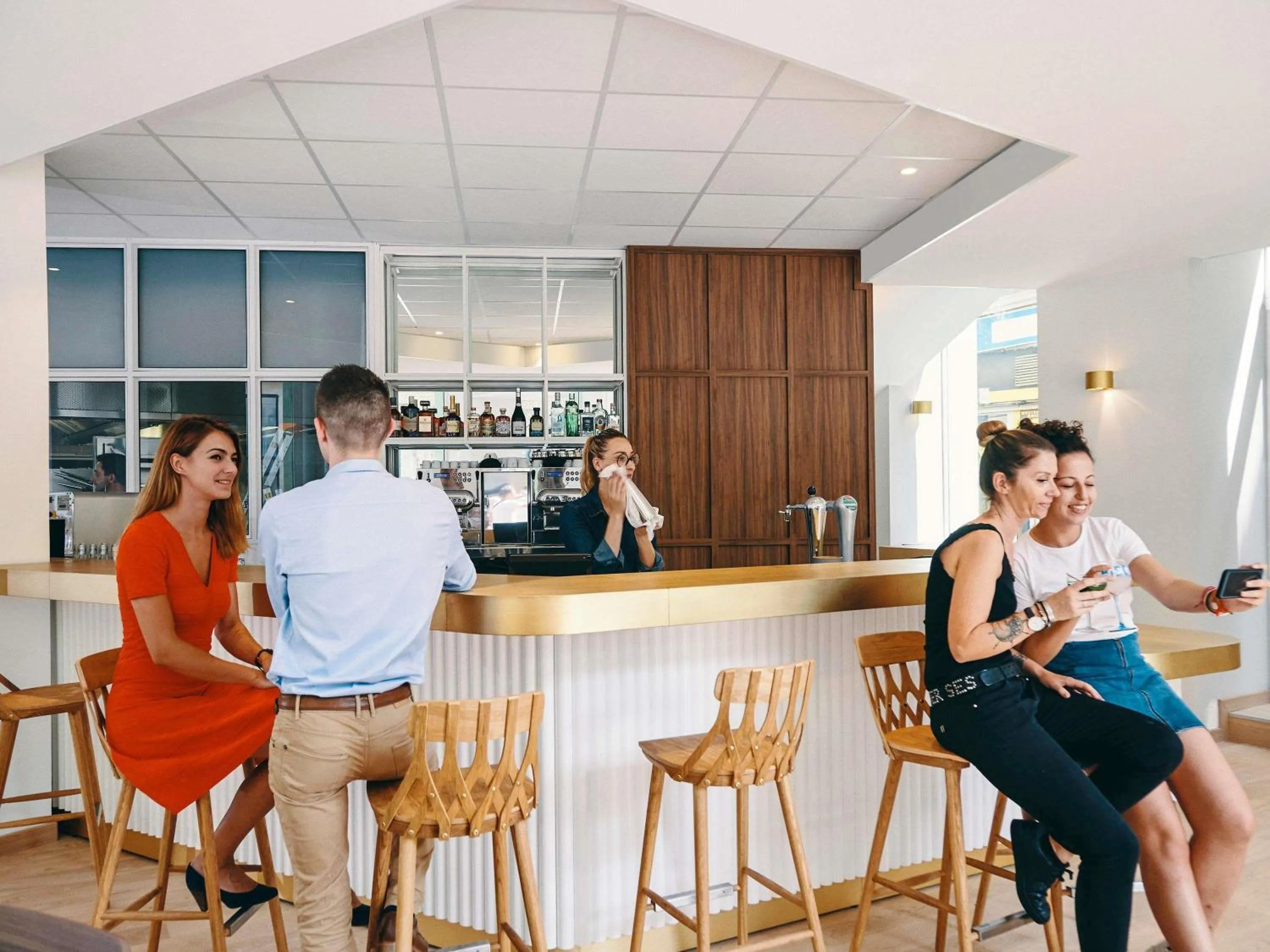 Lounge or bar in Mercure Marseille Canebière Vieux-Port