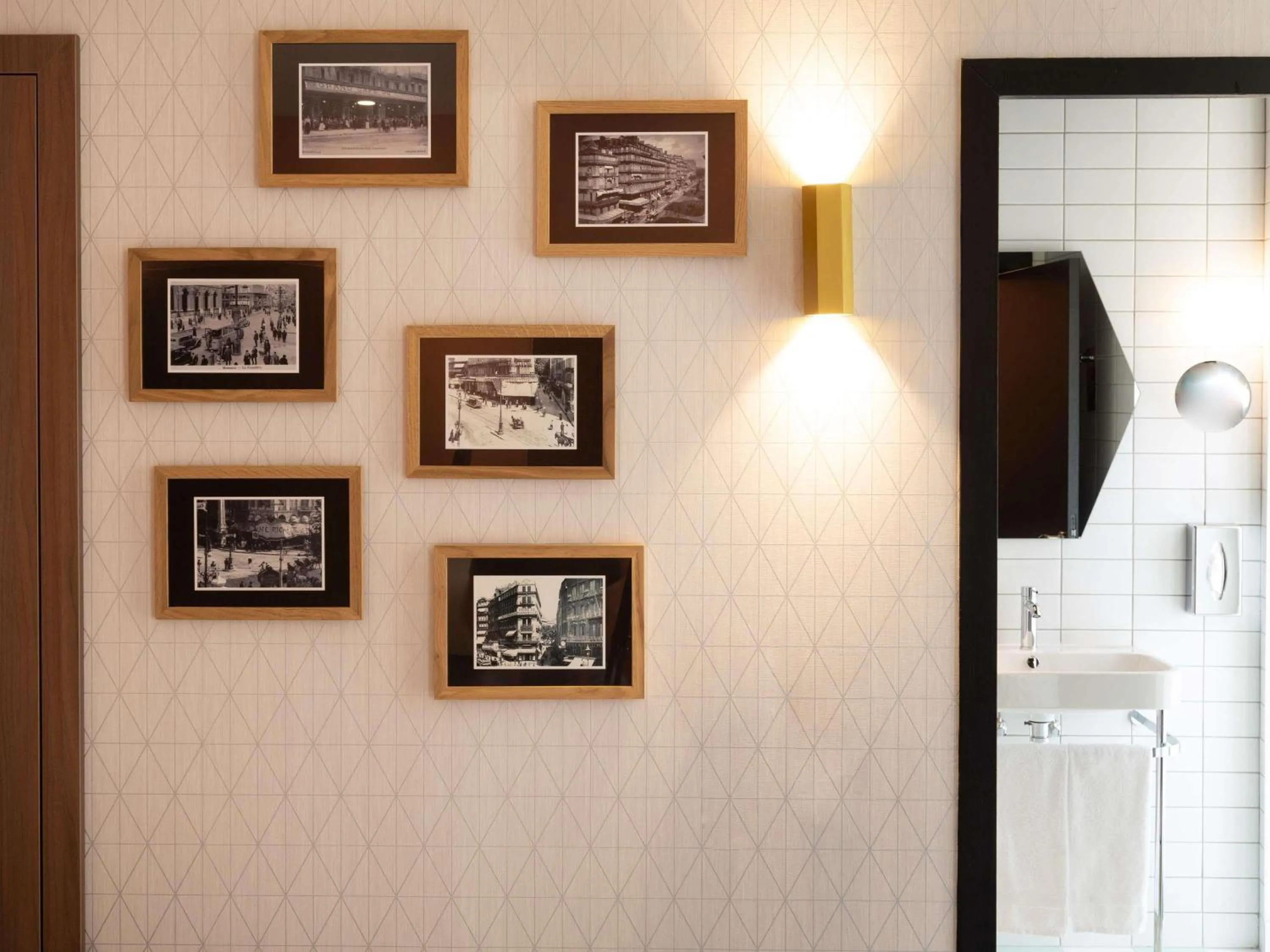 Bedroom in Mercure Marseille Canebière Vieux-Port