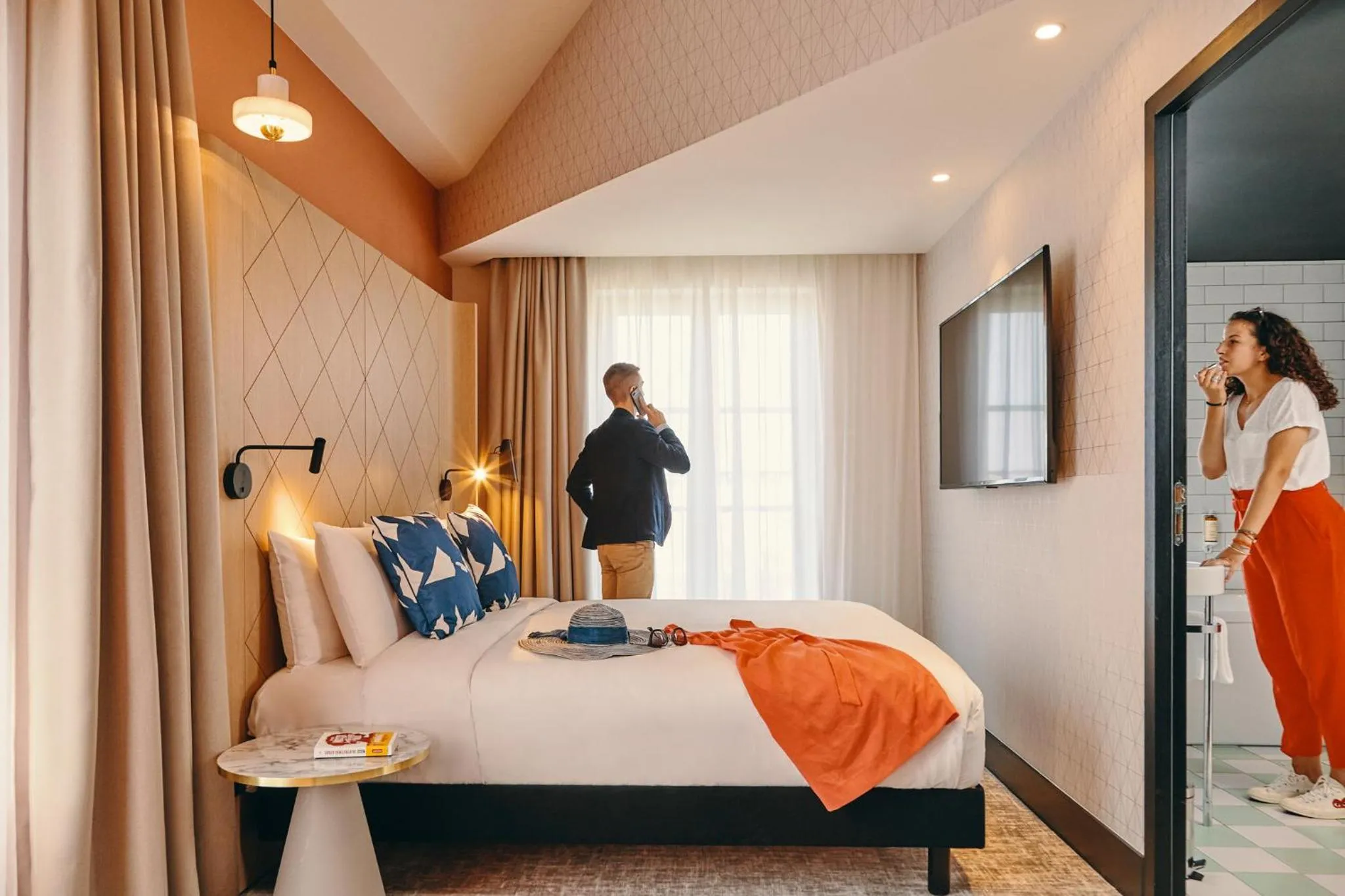 Bathroom, Bed in Mercure Marseille Canebière Vieux-Port