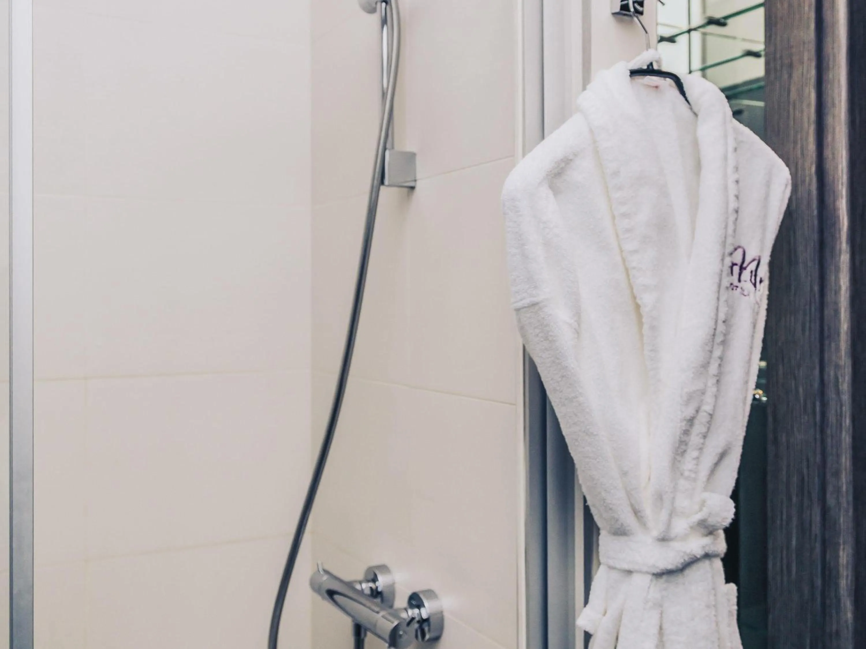 Bedroom in Mercure Marseille Canebière Vieux-Port